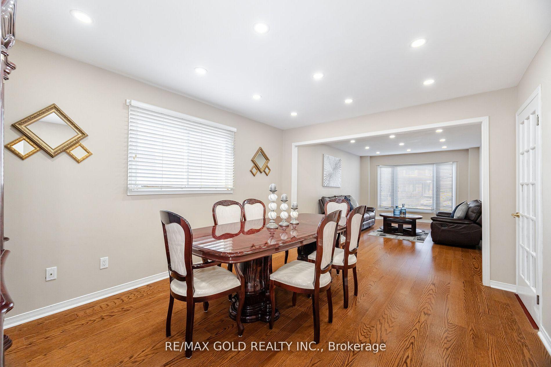 Photo 6 of 26 Mossbank Drive, Brampton, Fletcher's Creek South — HOMEH