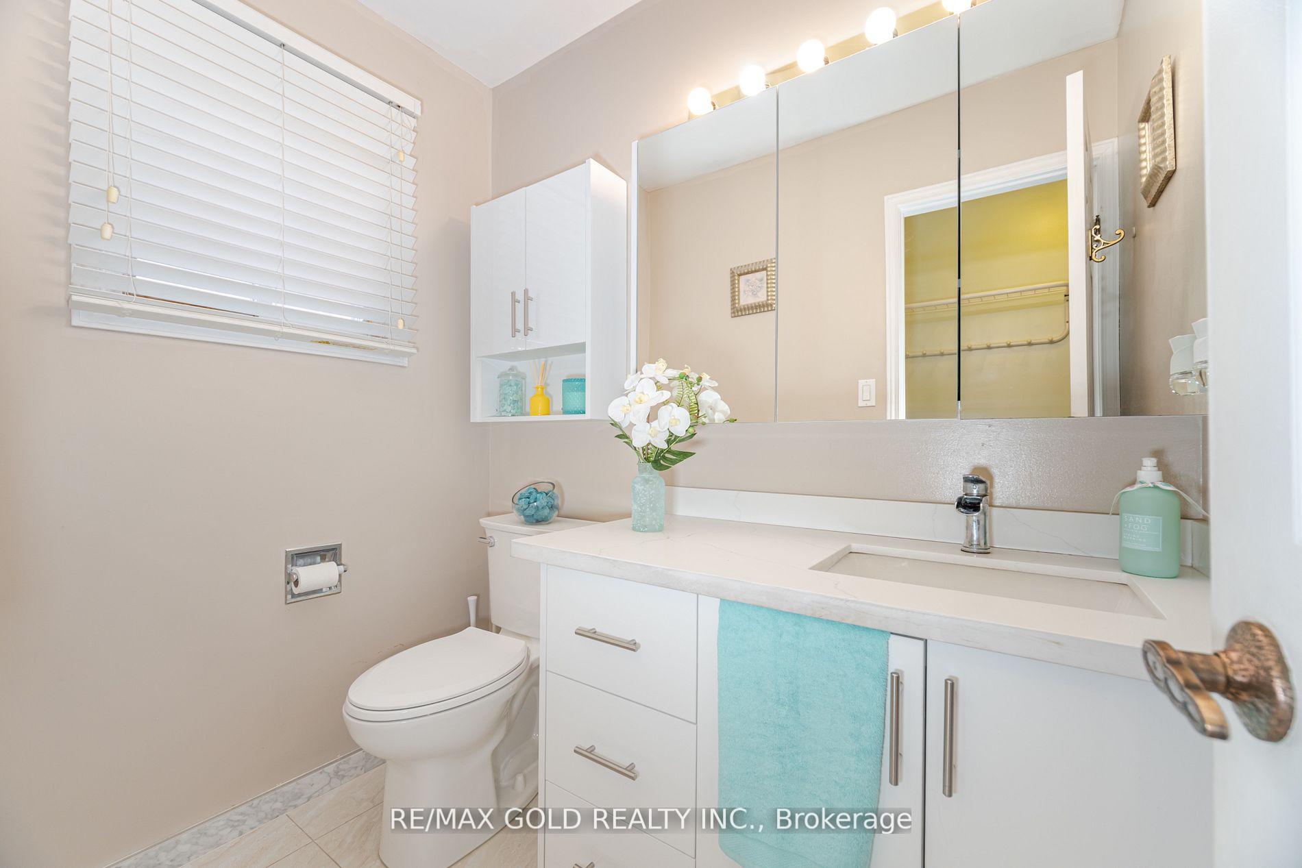 Photo 8 of 26 Mossbank Drive, Brampton, Fletcher's Creek South — HOMEH