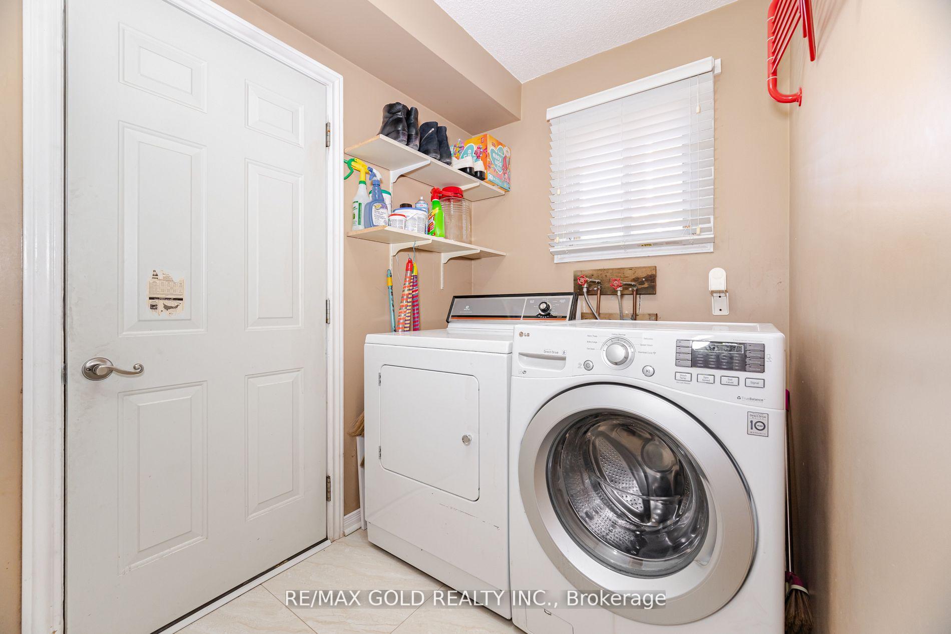 Photo 9 of 26 Mossbank Drive, Brampton, Fletcher's Creek South — HOMEH
