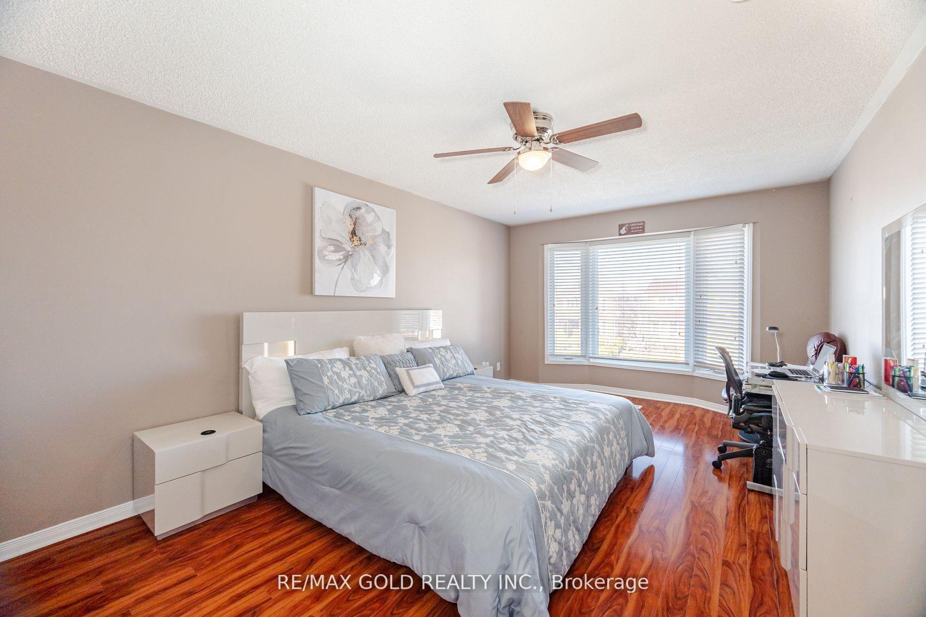Photo 12 of 26 Mossbank Drive, Brampton, Fletcher's Creek South — HOMEH