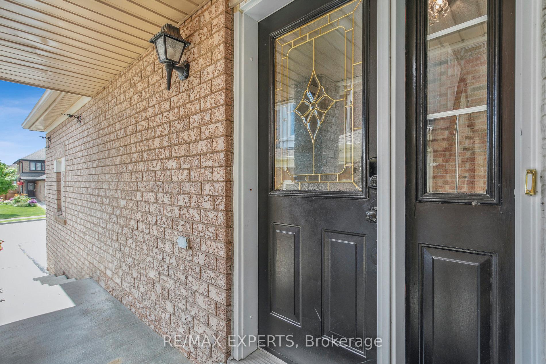 Photo 8 of 29 Narrow Valley Crescent, Brampton, Sandringham-Wellington — HOMEH