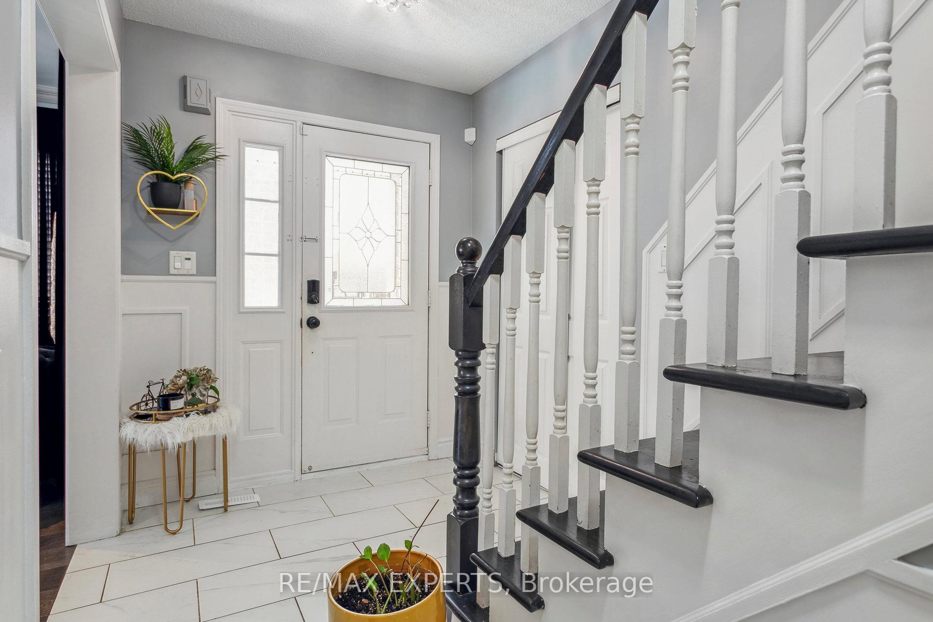 Photo 10 of 29 Narrow Valley Crescent, Brampton, Sandringham-Wellington — HOMEH