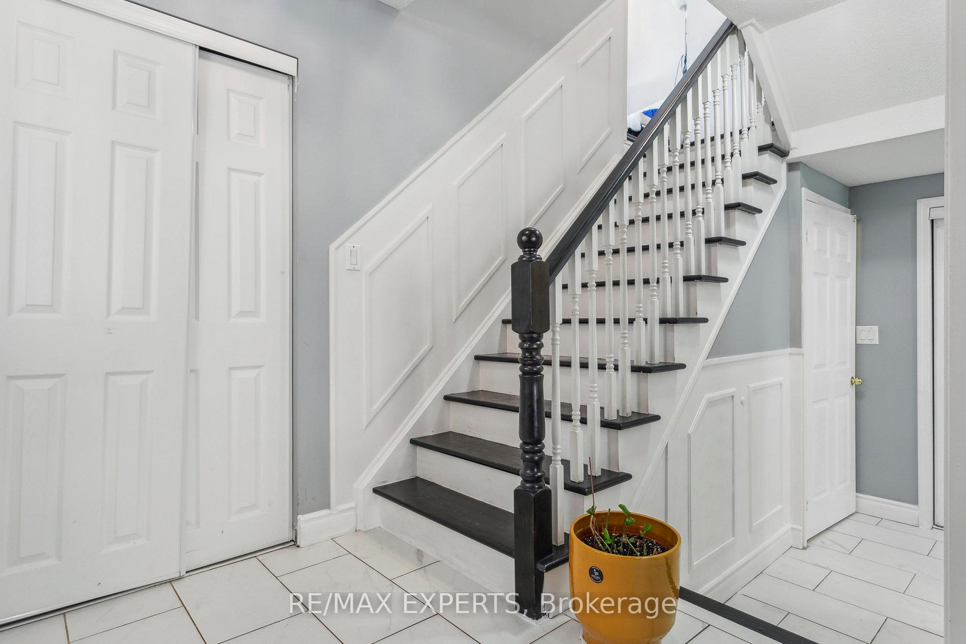 Photo 11 of 29 Narrow Valley Crescent, Brampton, Sandringham-Wellington — HOMEH