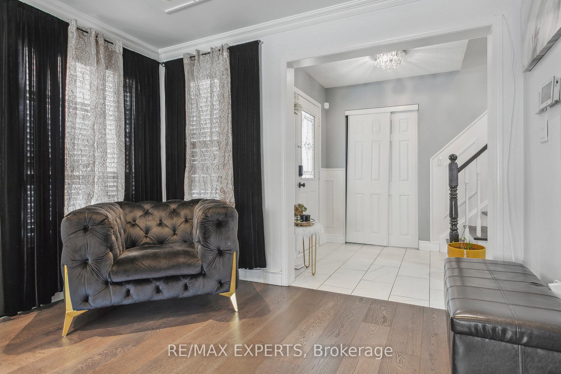 Photo 12 of 29 Narrow Valley Crescent, Brampton, Sandringham-Wellington — HOMEH