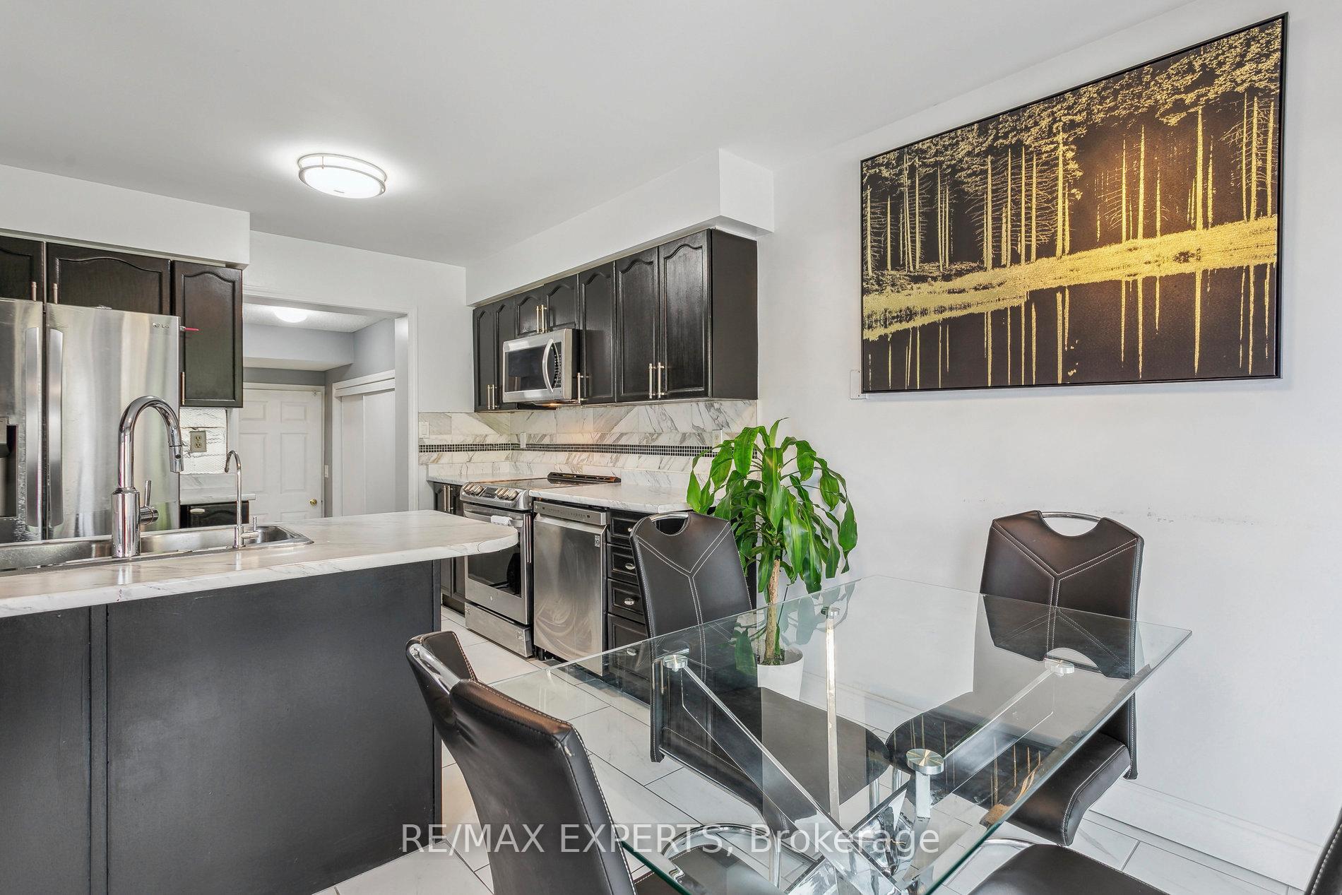 Photo 19 of 29 Narrow Valley Crescent, Brampton, Sandringham-Wellington — HOMEH