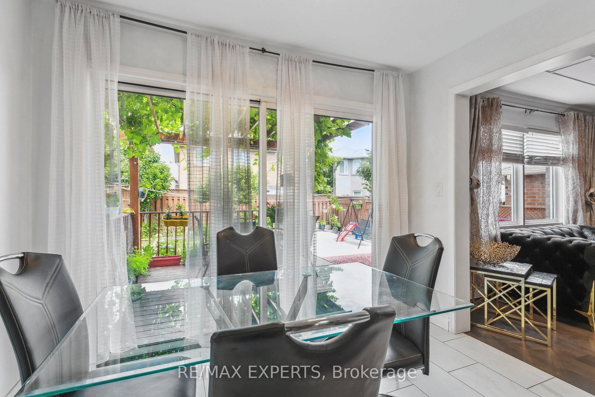 Photo 20 of 29 Narrow Valley Crescent, Brampton, Sandringham-Wellington — HOMEH