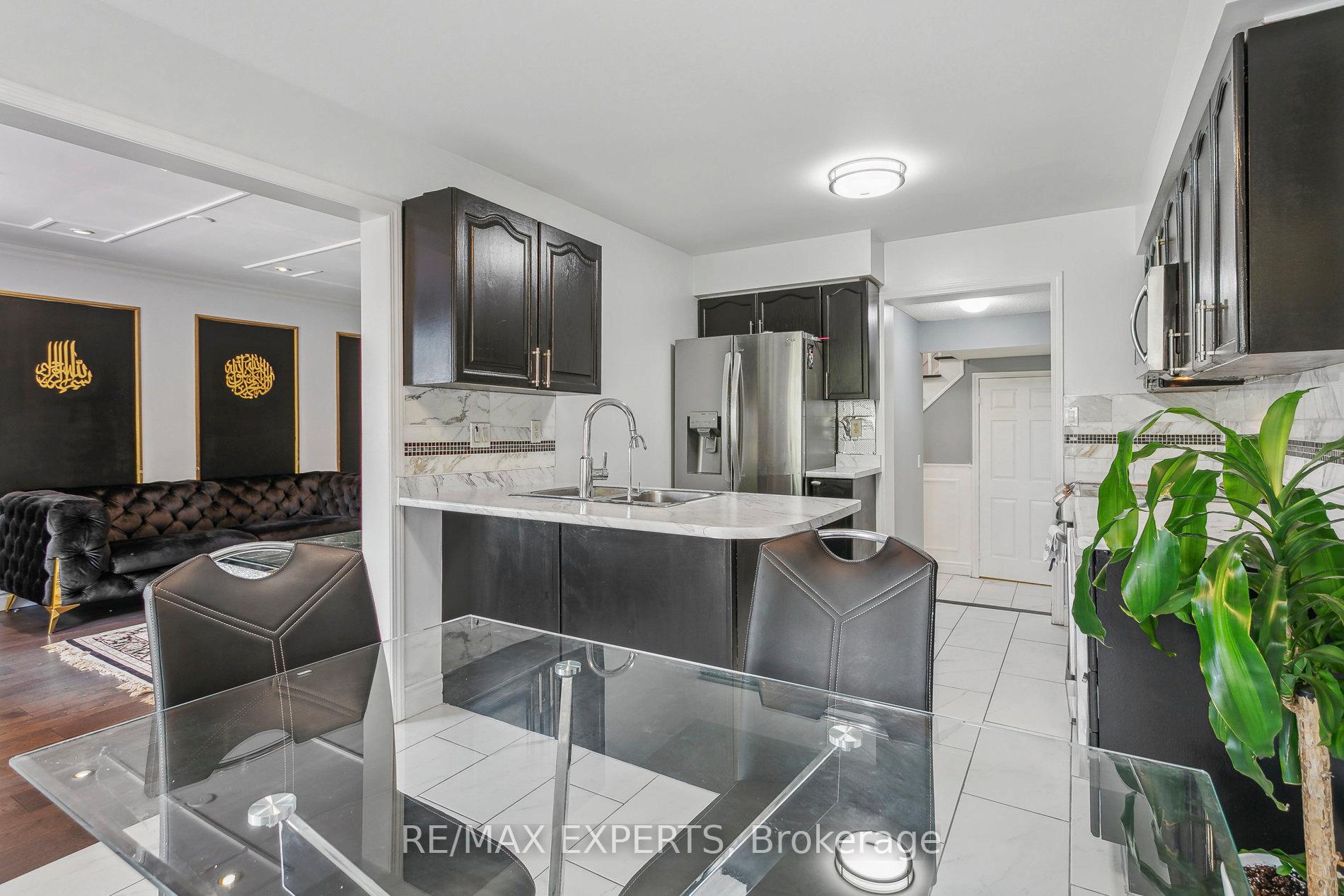 Photo 21 of 29 Narrow Valley Crescent, Brampton, Sandringham-Wellington — HOMEH