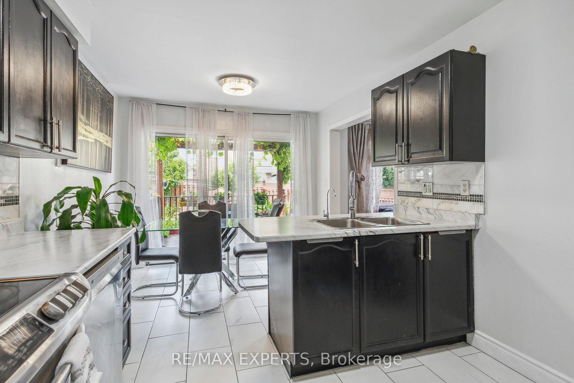 Photo 22 of 29 Narrow Valley Crescent, Brampton, Sandringham-Wellington — HOMEH