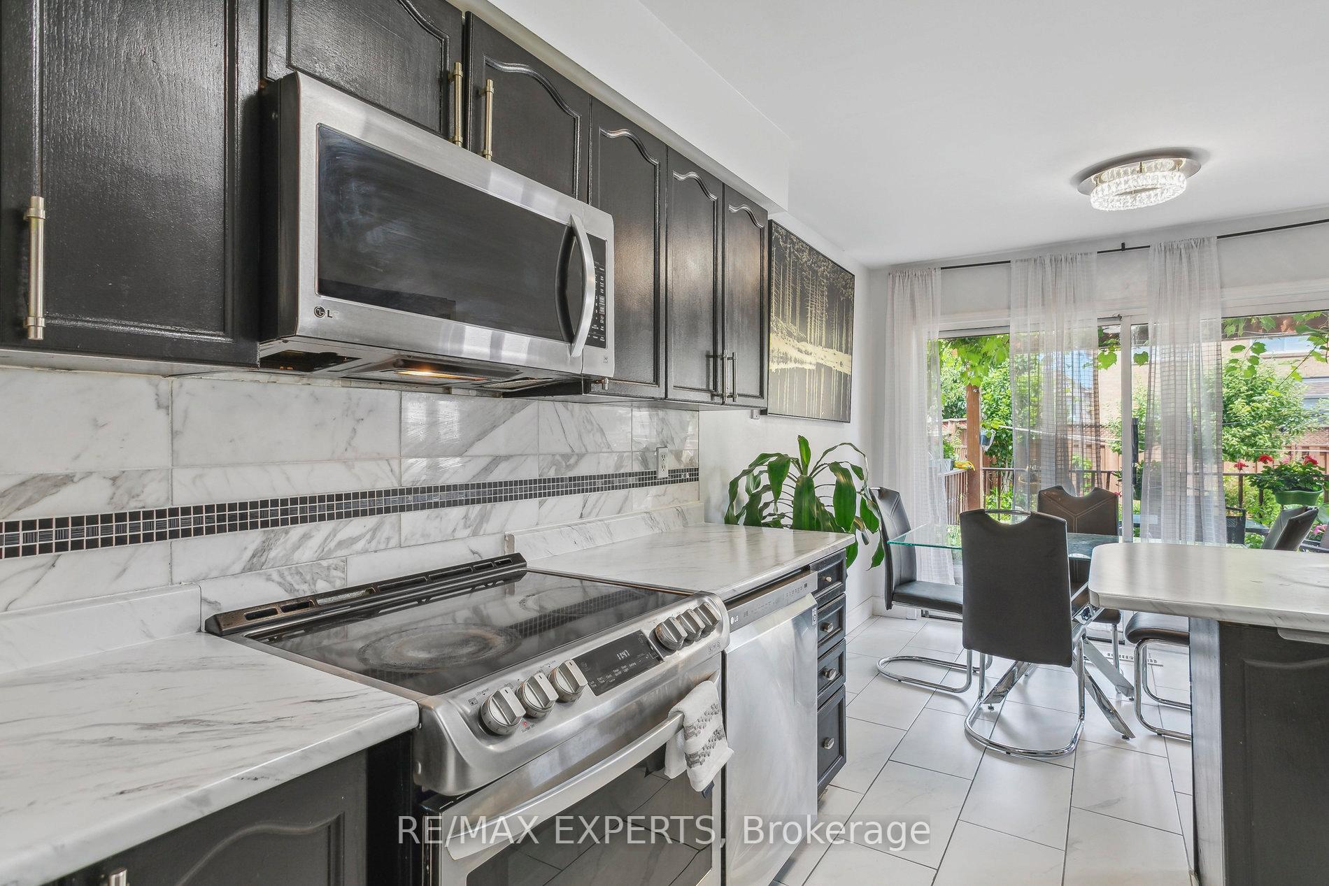 Photo 23 of 29 Narrow Valley Crescent, Brampton, Sandringham-Wellington — HOMEH