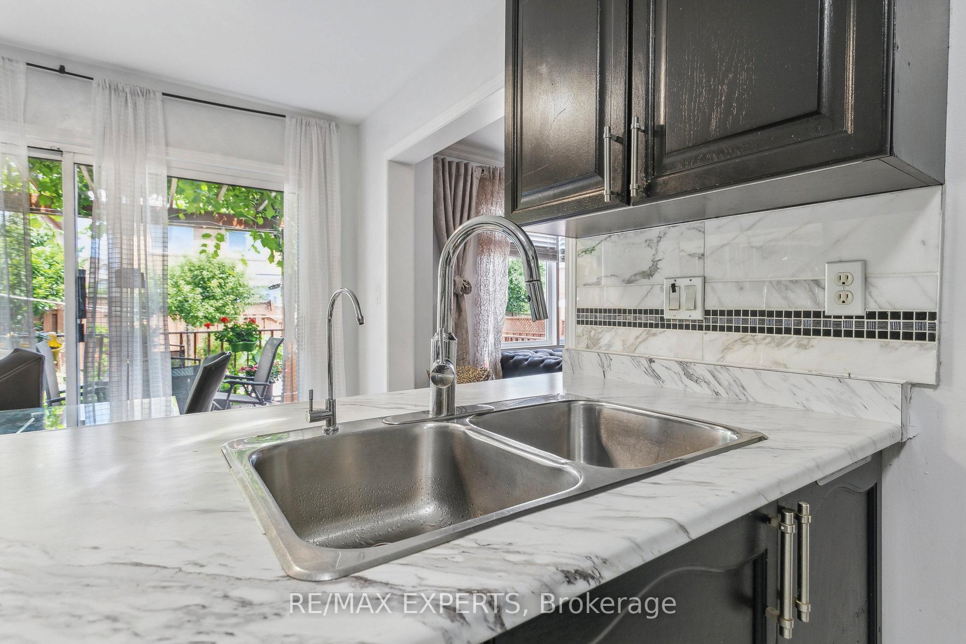 Photo 24 of 29 Narrow Valley Crescent, Brampton, Sandringham-Wellington — HOMEH