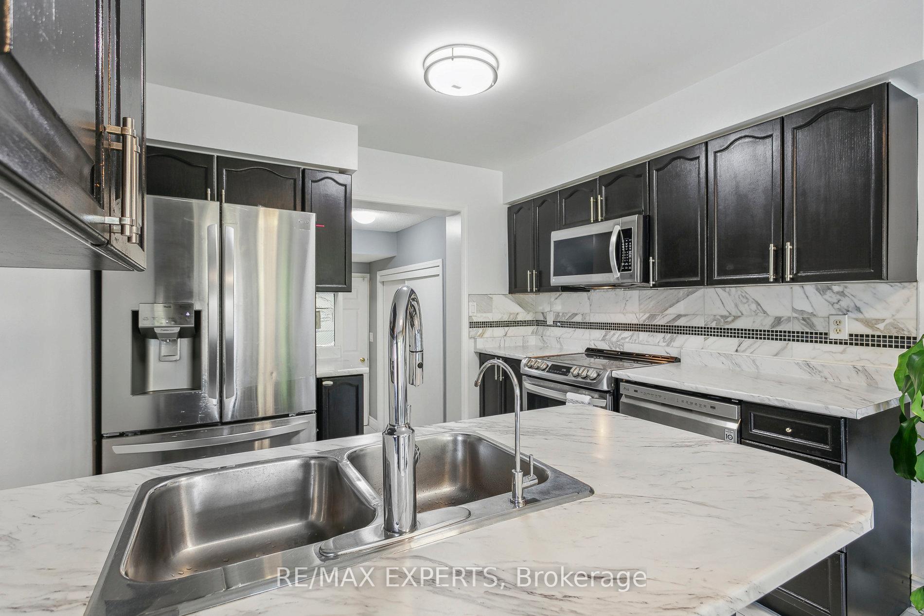 Photo 25 of 29 Narrow Valley Crescent, Brampton, Sandringham-Wellington — HOMEH