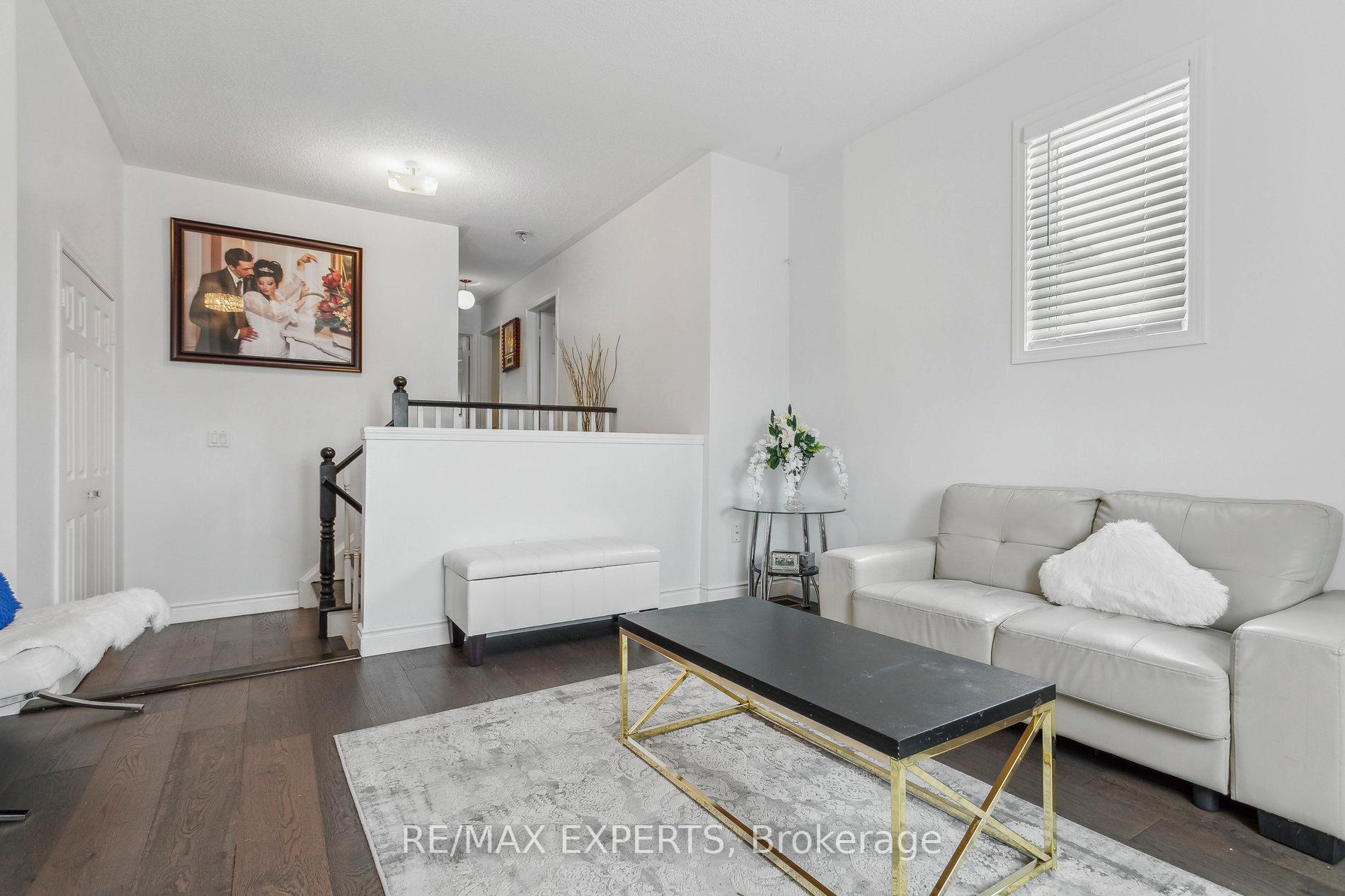 Photo 33 of 29 Narrow Valley Crescent, Brampton, Sandringham-Wellington — HOMEH