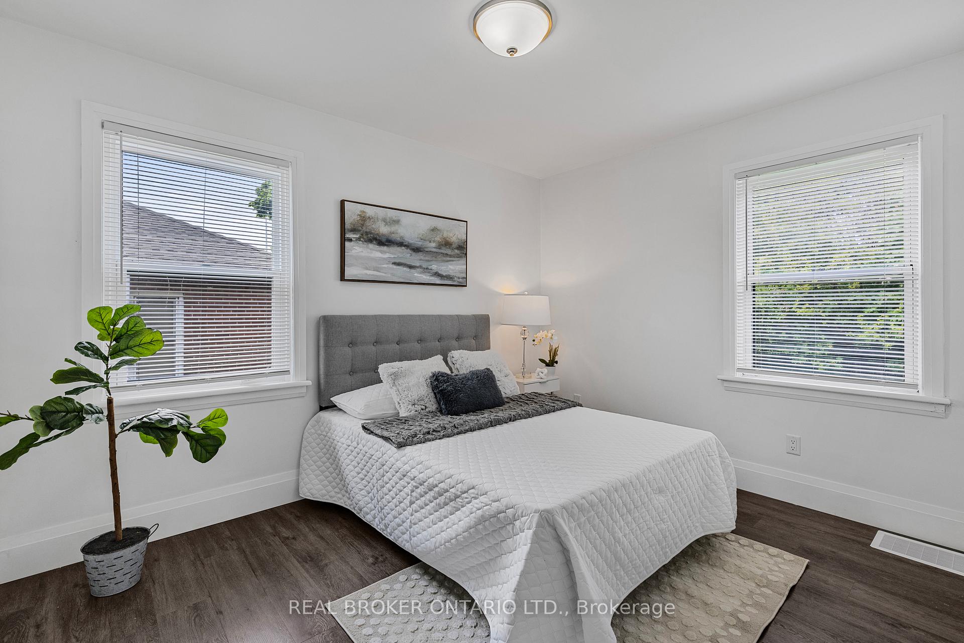 Photo 6 of 6 West 4th Street, Hamilton, Bonnington — HOMEH