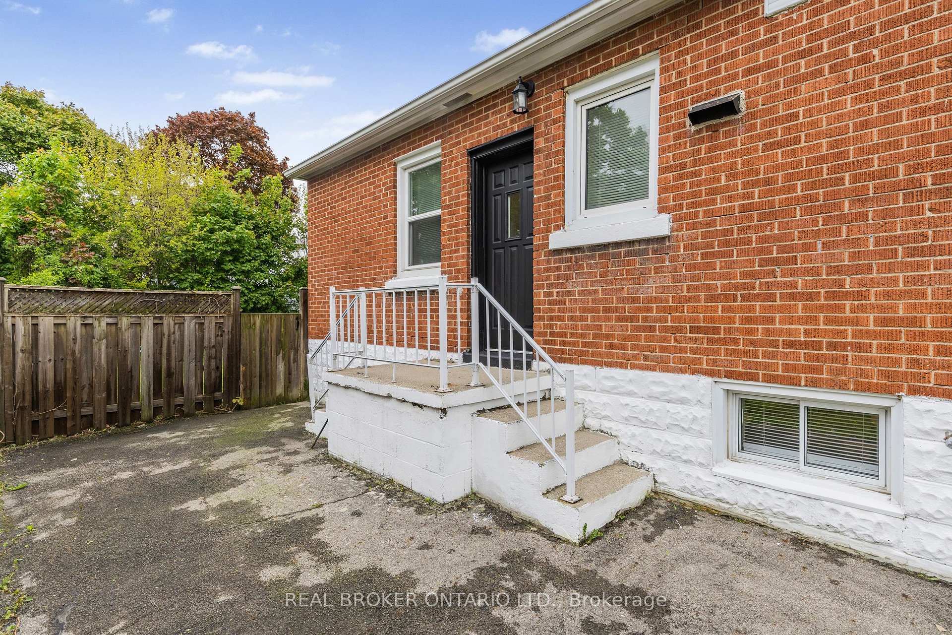 Photo 10 of 6 West 4th Street, Hamilton, Bonnington — HOMEH