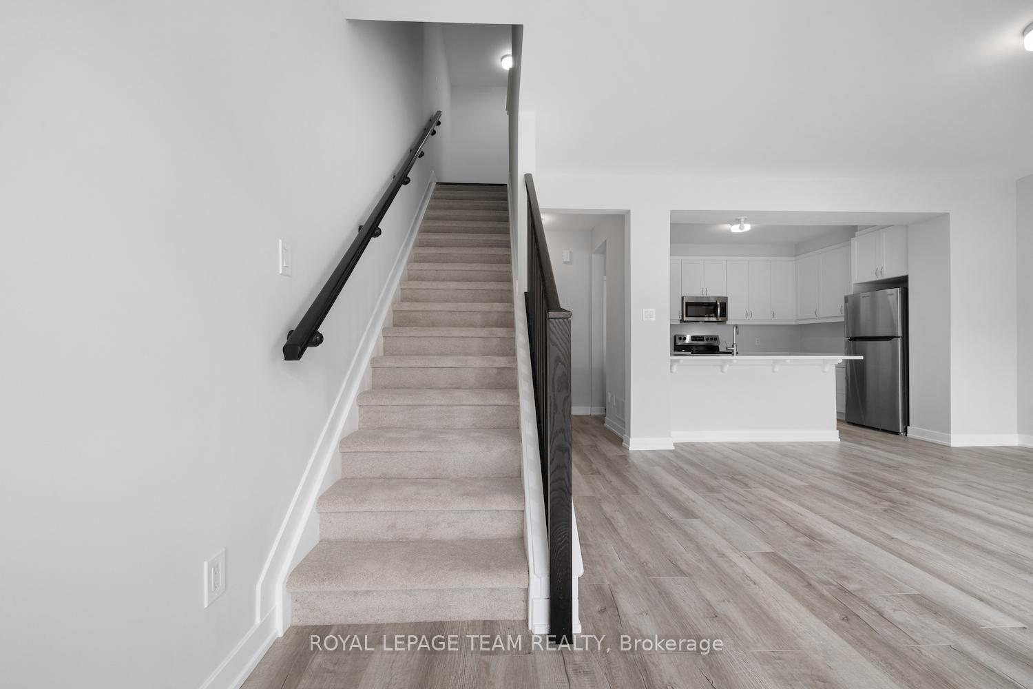 Photo 5 of 142 Anthracite Private, Ottawa, Barrhaven - Heritage Park — HOMEH