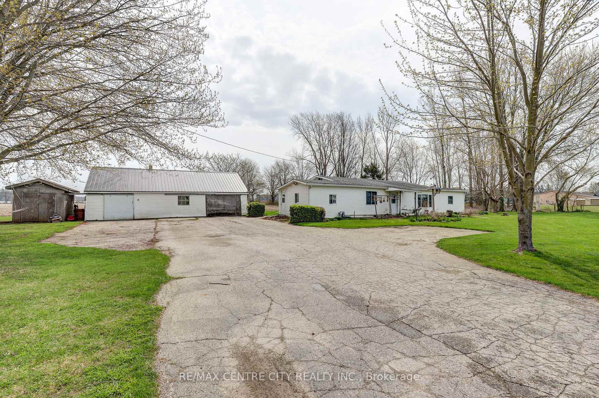 Photo 2 of 5974 Imperial Road, Malahide, Rural Malahide — HOMEH