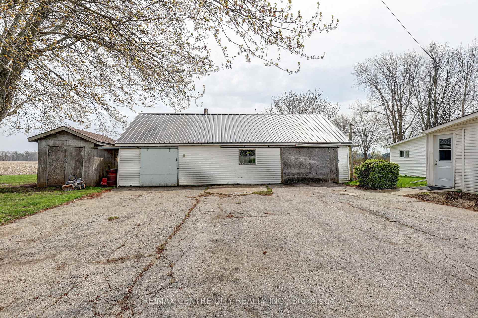 Photo 3 of 5974 Imperial Road, Malahide, Rural Malahide — HOMEH