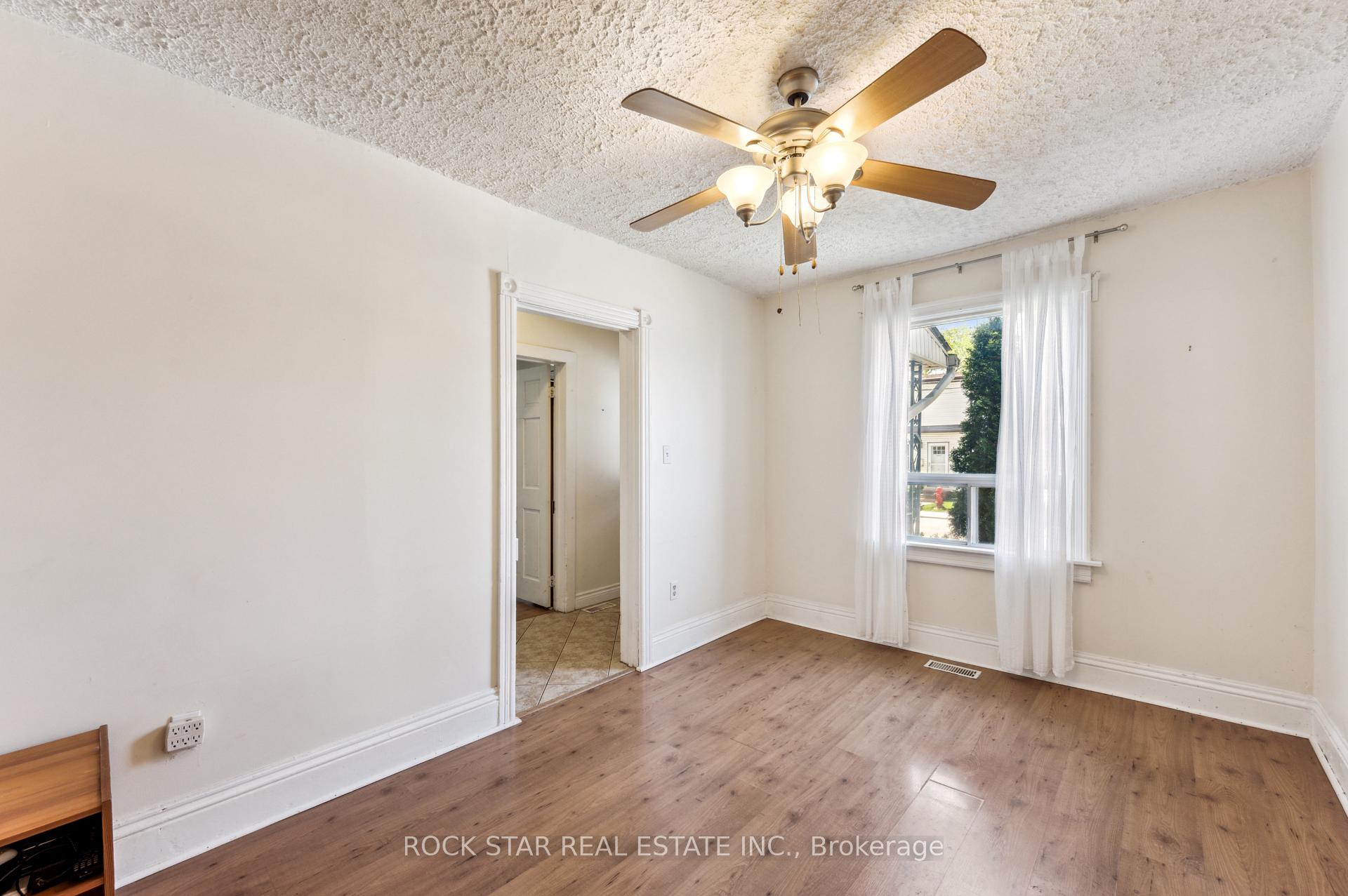 Photo 9 of 56 Breadalbane Street, Hamilton, Strathcona — HOMEH