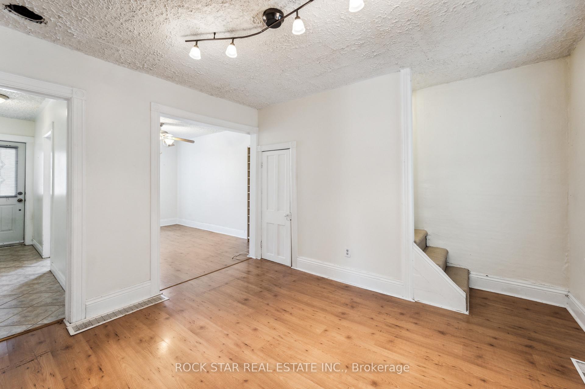 Photo 11 of 56 Breadalbane Street, Hamilton, Strathcona — HOMEH