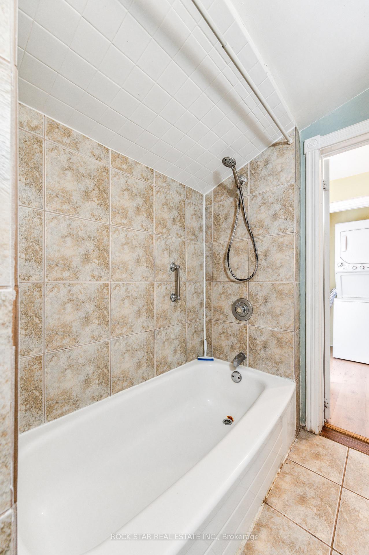 Photo 16 of 56 Breadalbane Street, Hamilton, Strathcona — HOMEH