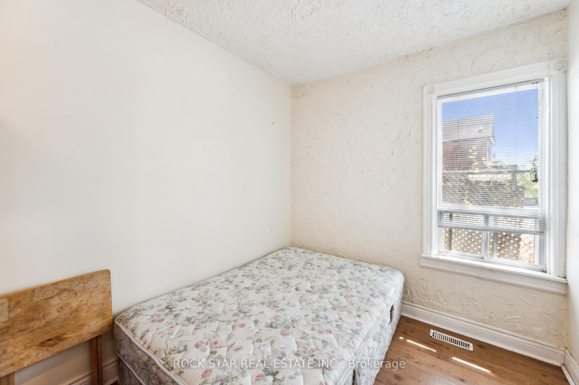 Photo 19 of 56 Breadalbane Street, Hamilton, Strathcona — HOMEH