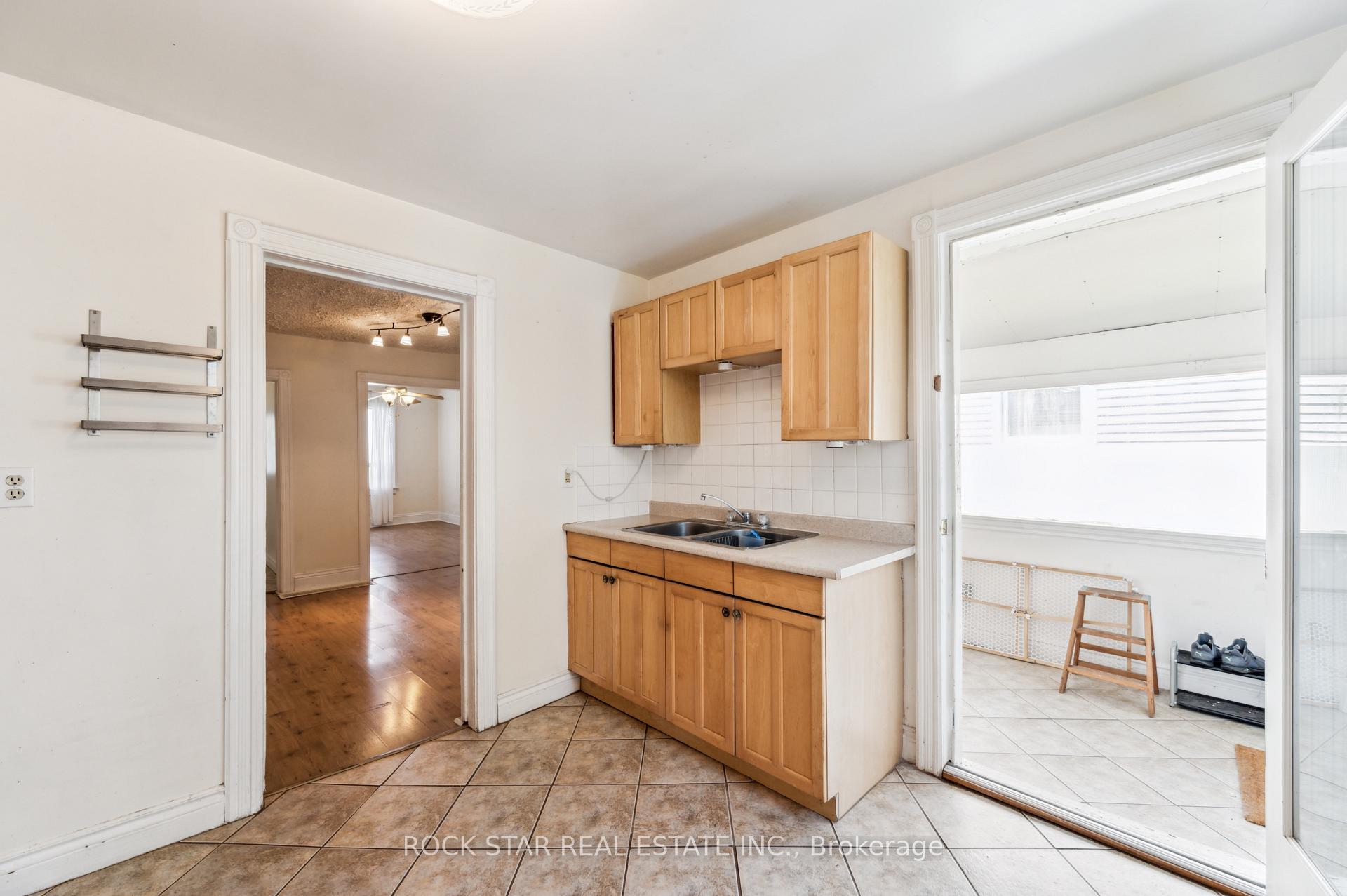 Photo 22 of 56 Breadalbane Street, Hamilton, Strathcona — HOMEH