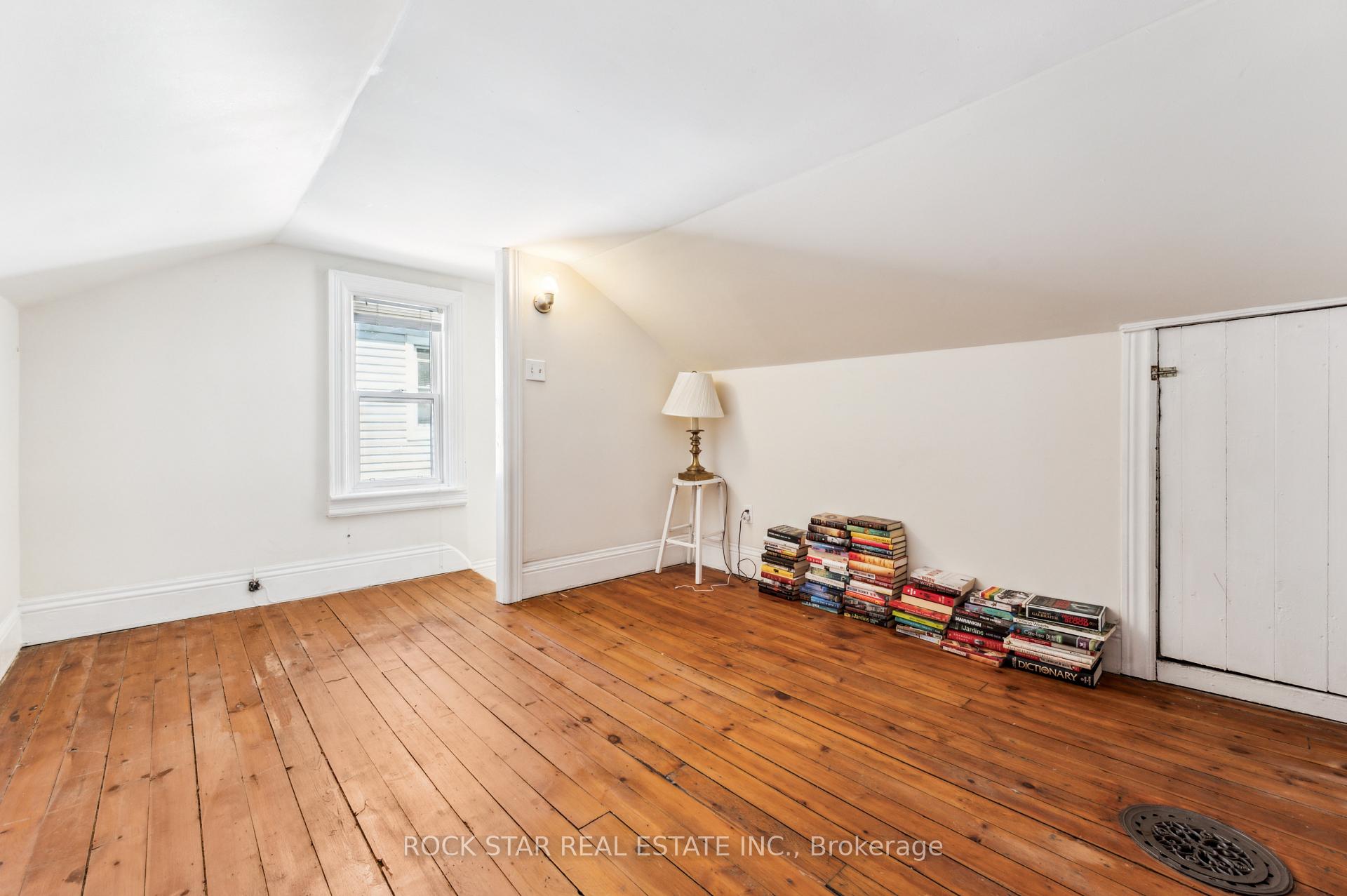 Photo 26 of 56 Breadalbane Street, Hamilton, Strathcona — HOMEH