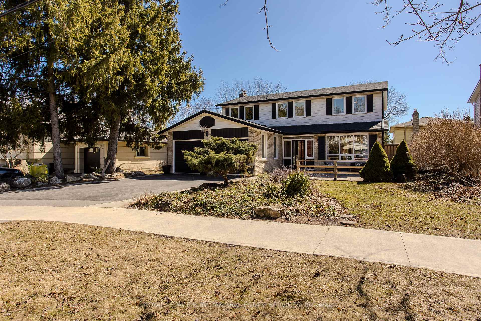 Photo 3 of 21 Cedar Street, Hamilton, Waterdown — HOMEH
