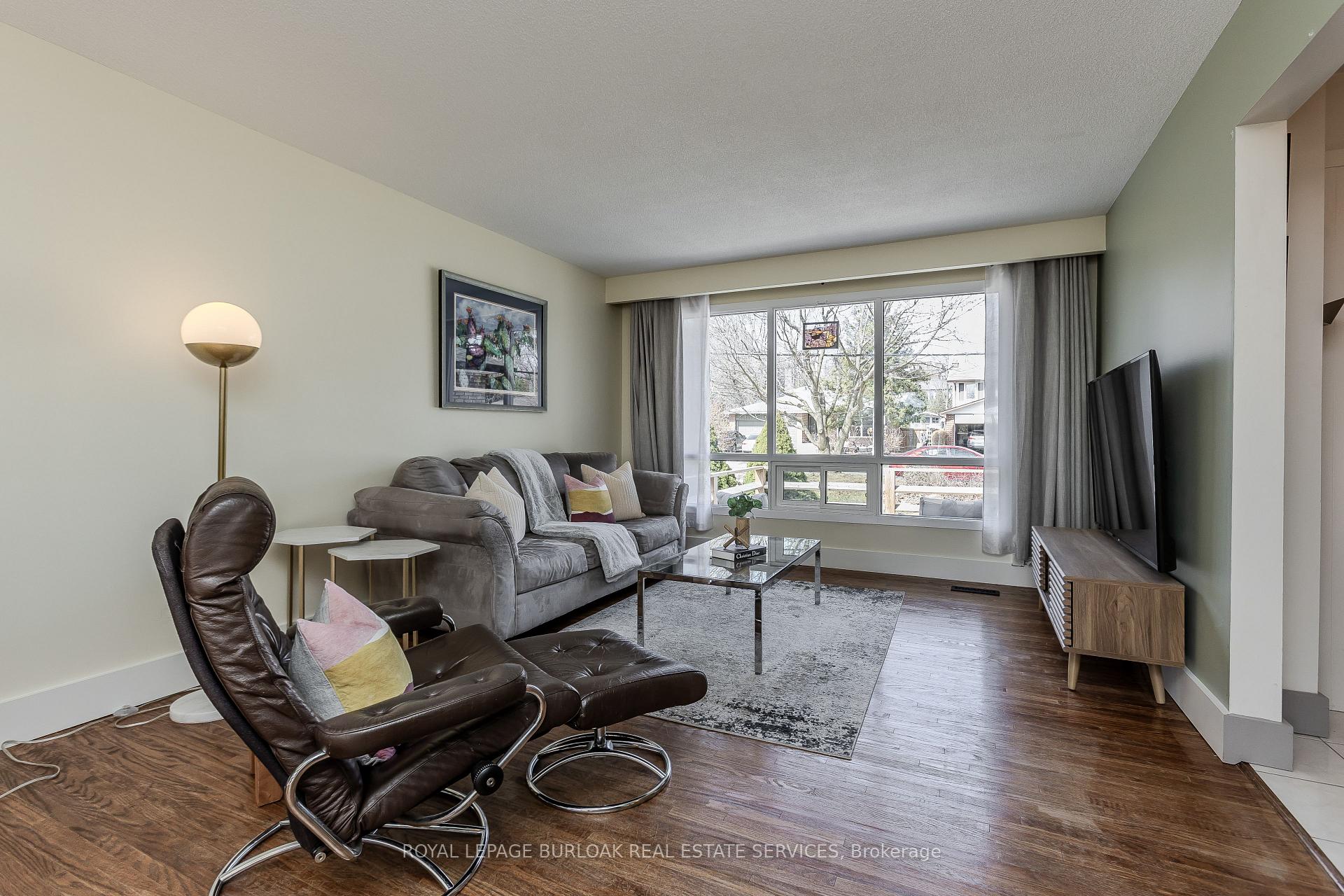 Photo 8 of 21 Cedar Street, Hamilton, Waterdown — HOMEH