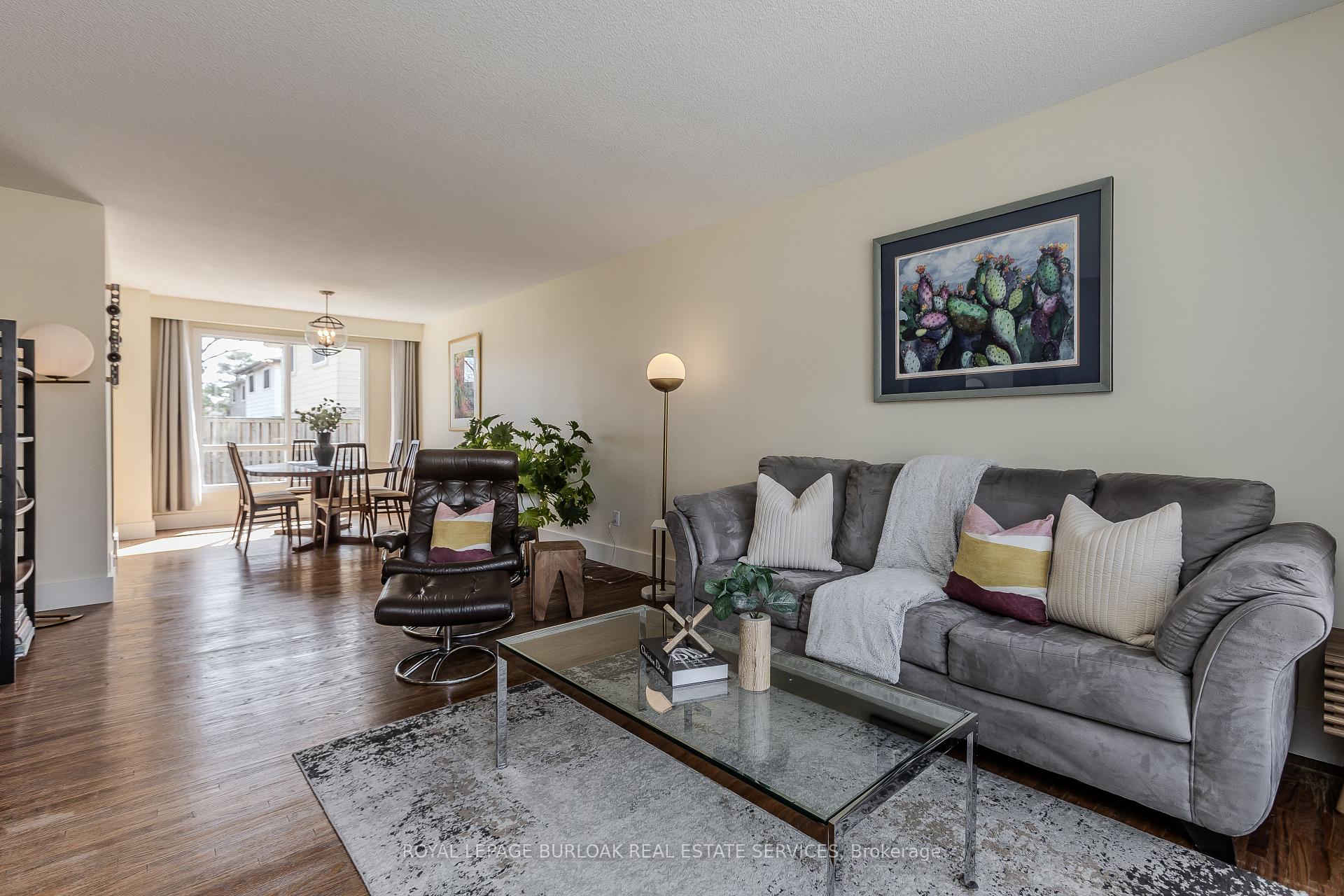 Photo 9 of 21 Cedar Street, Hamilton, Waterdown — HOMEH