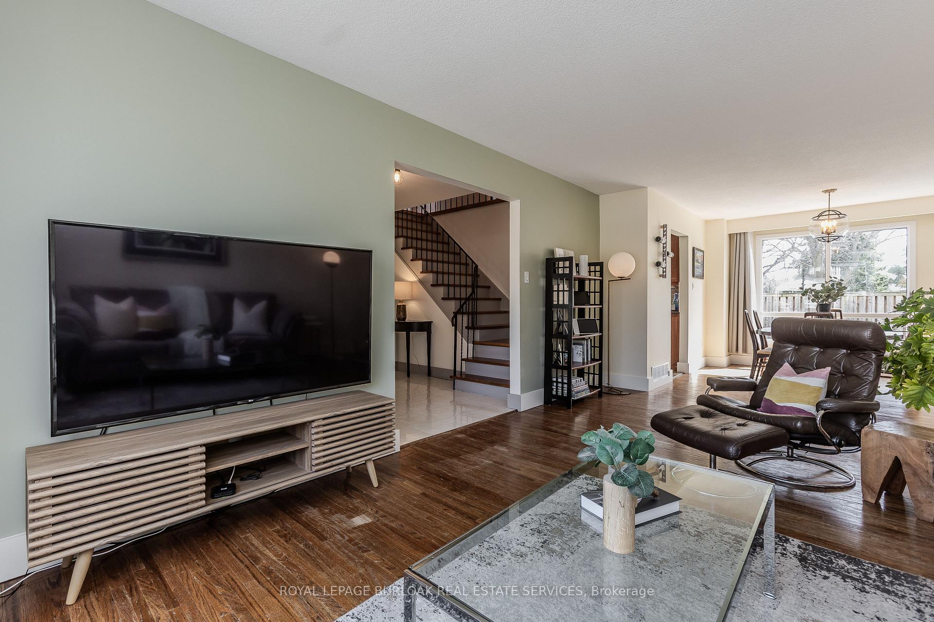 Photo 10 of 21 Cedar Street, Hamilton, Waterdown — HOMEH