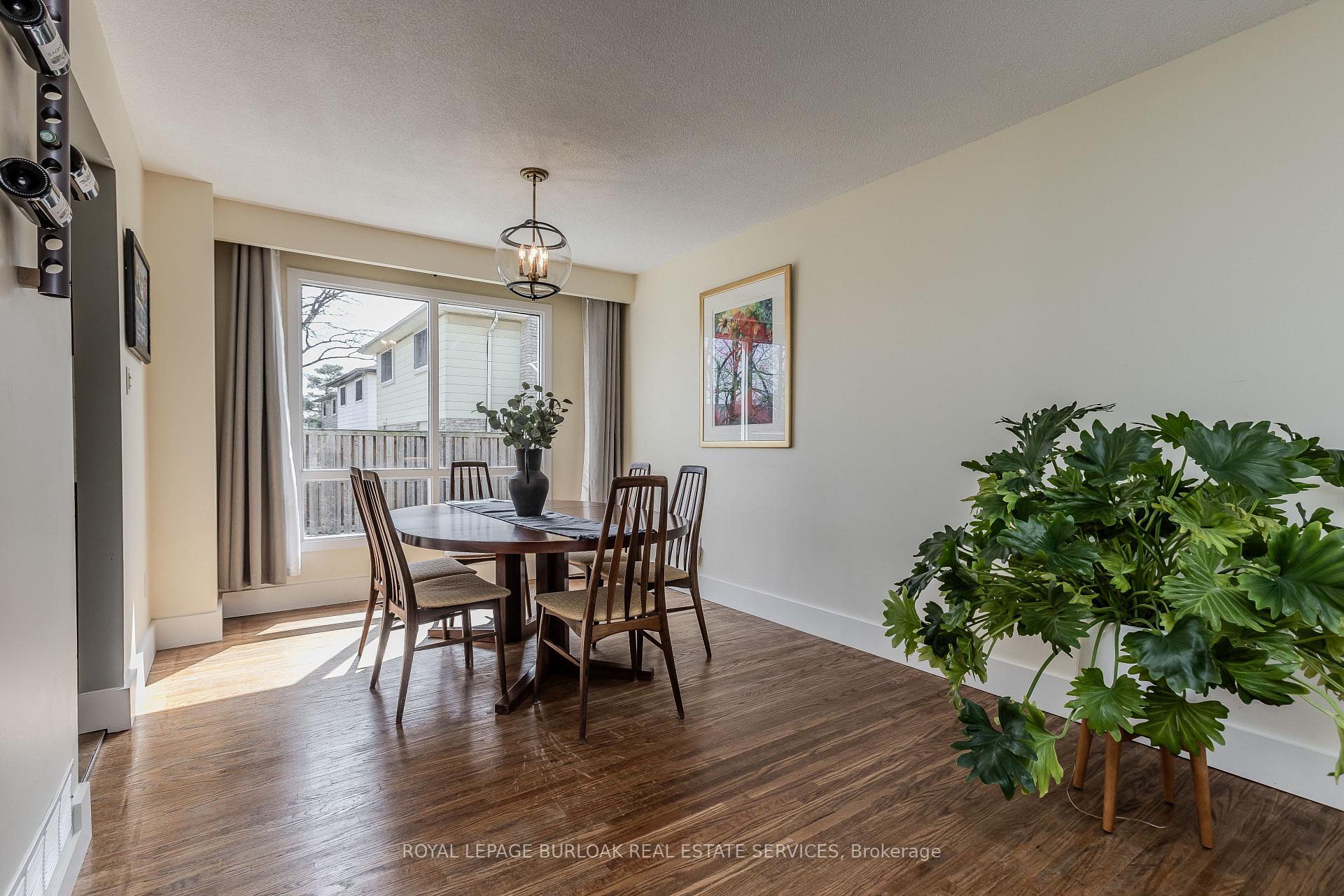 Photo 11 of 21 Cedar Street, Hamilton, Waterdown — HOMEH