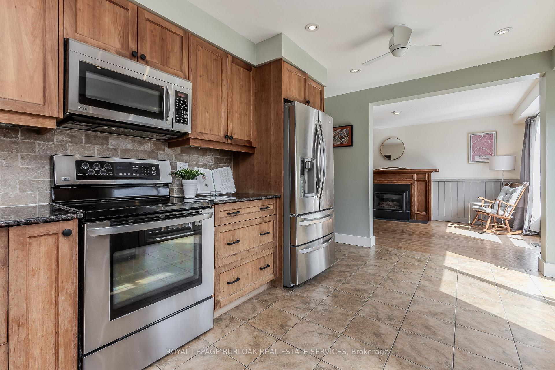 Photo 14 of 21 Cedar Street, Hamilton, Waterdown — HOMEH