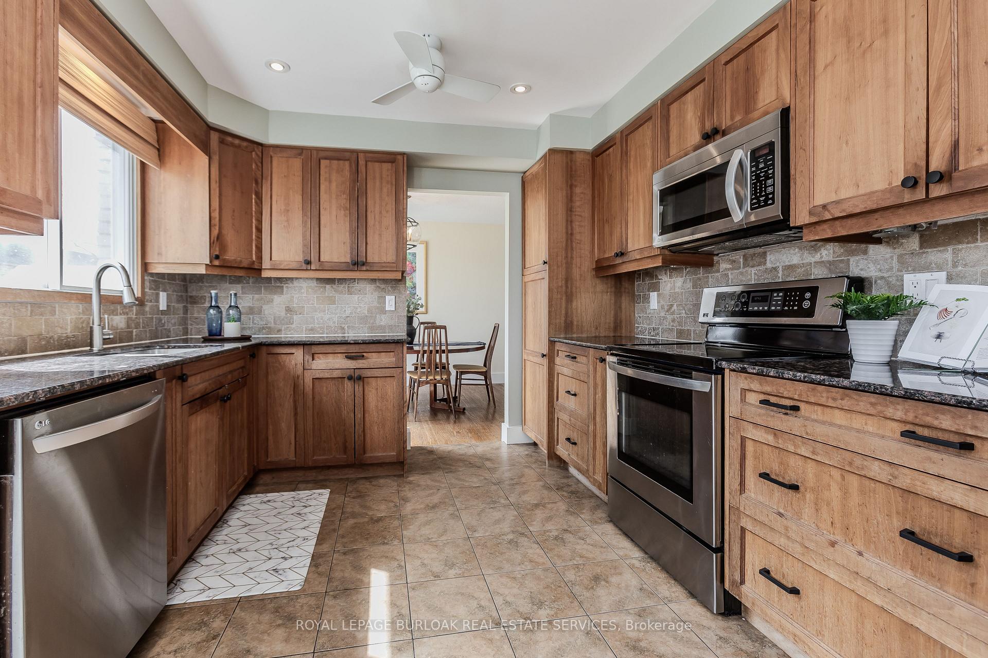 Photo 15 of 21 Cedar Street, Hamilton, Waterdown — HOMEH