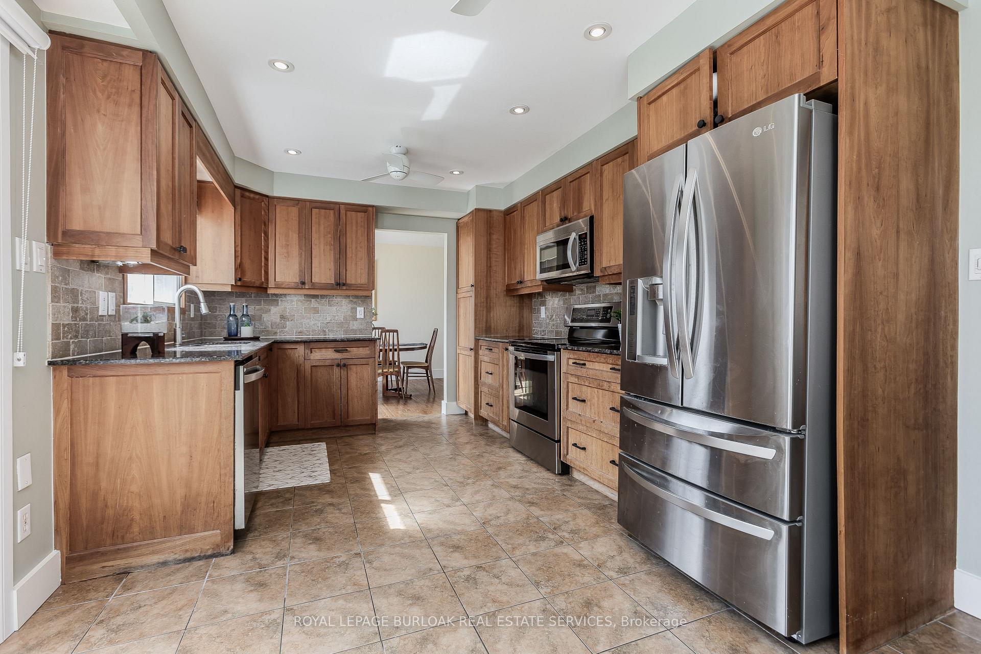 Photo 16 of 21 Cedar Street, Hamilton, Waterdown — HOMEH