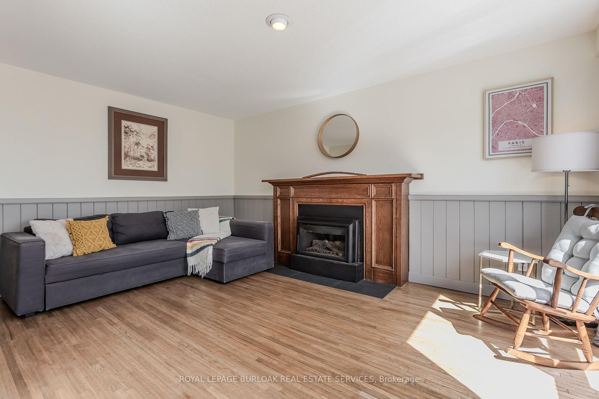Photo 17 of 21 Cedar Street, Hamilton, Waterdown — HOMEH