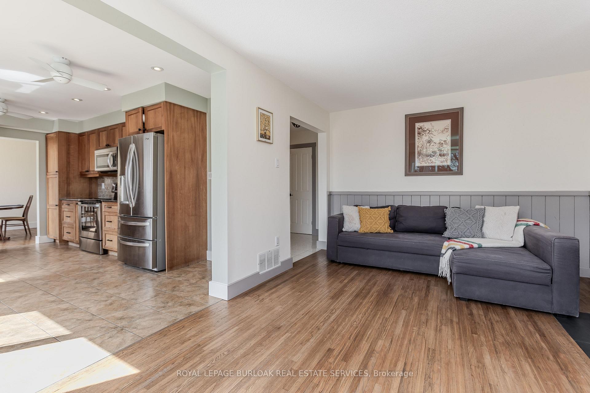 Photo 18 of 21 Cedar Street, Hamilton, Waterdown — HOMEH