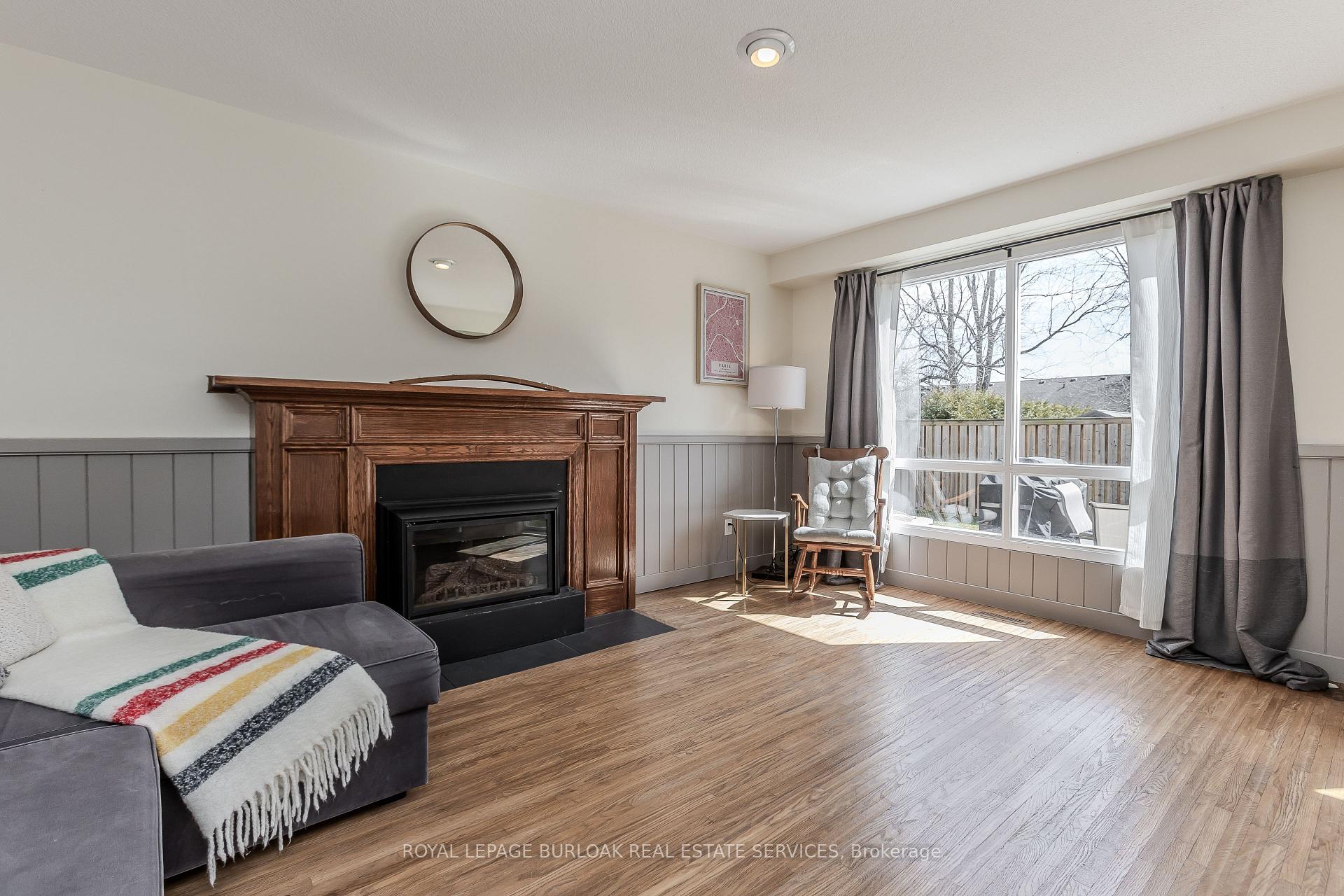 Photo 19 of 21 Cedar Street, Hamilton, Waterdown — HOMEH