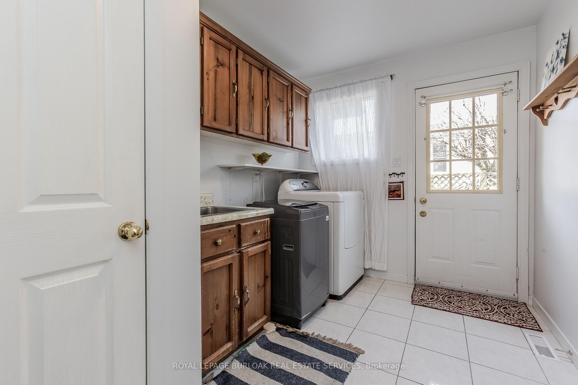 Photo 20 of 21 Cedar Street, Hamilton, Waterdown — HOMEH