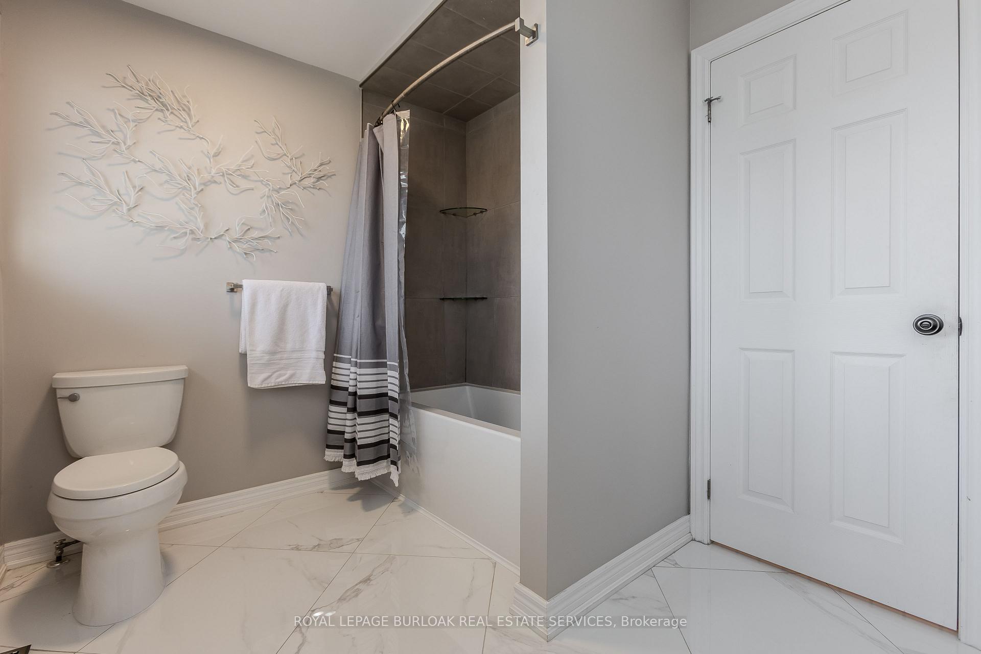 Photo 37 of 21 Cedar Street, Hamilton, Waterdown — HOMEH