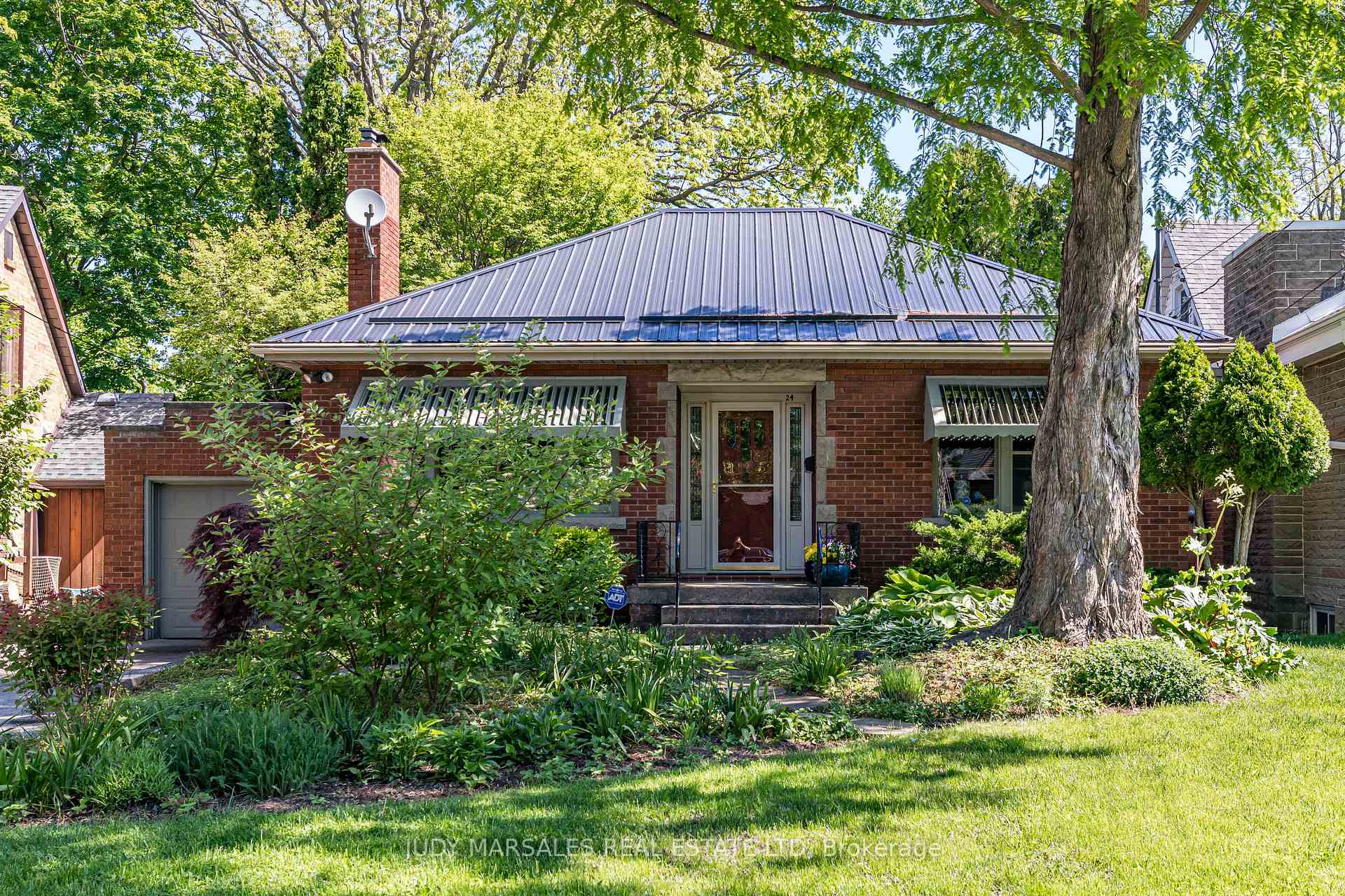 Photo 2 of 24 Binkley Crescent, Hamilton, Ainslie Wood — HOMEH