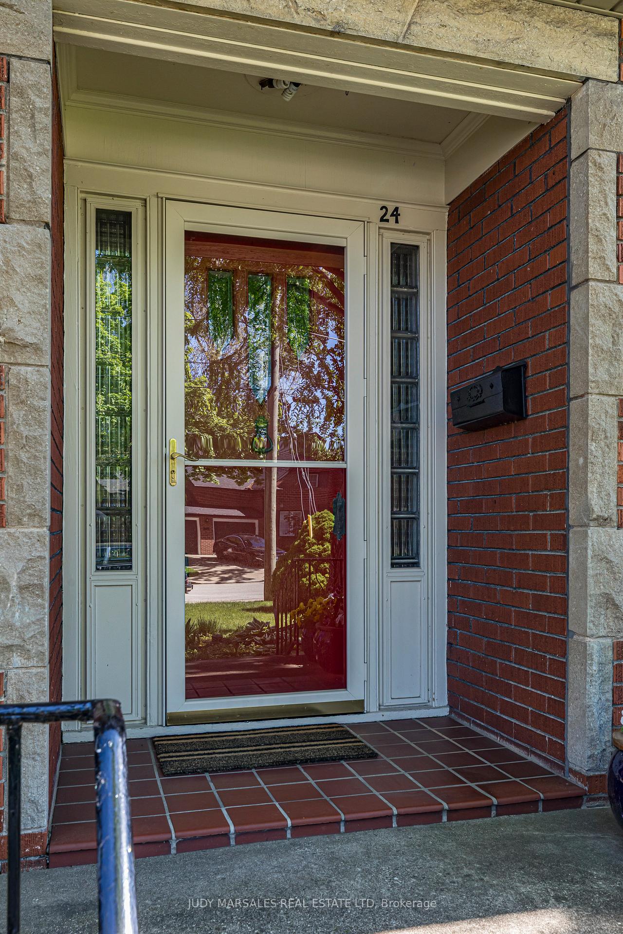 Photo 4 of 24 Binkley Crescent, Hamilton, Ainslie Wood — HOMEH