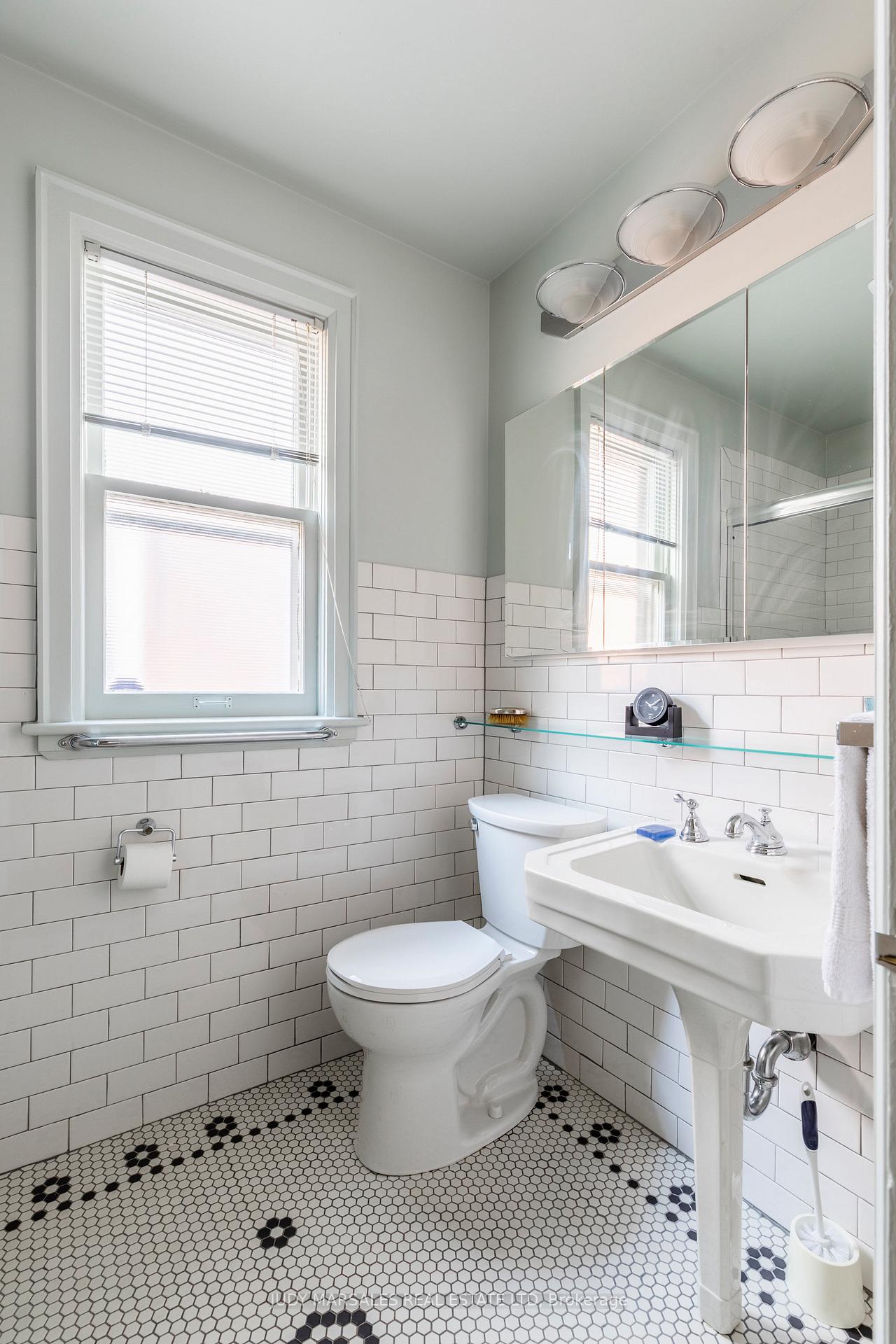 Photo 32 of 24 Binkley Crescent, Hamilton, Ainslie Wood — HOMEH