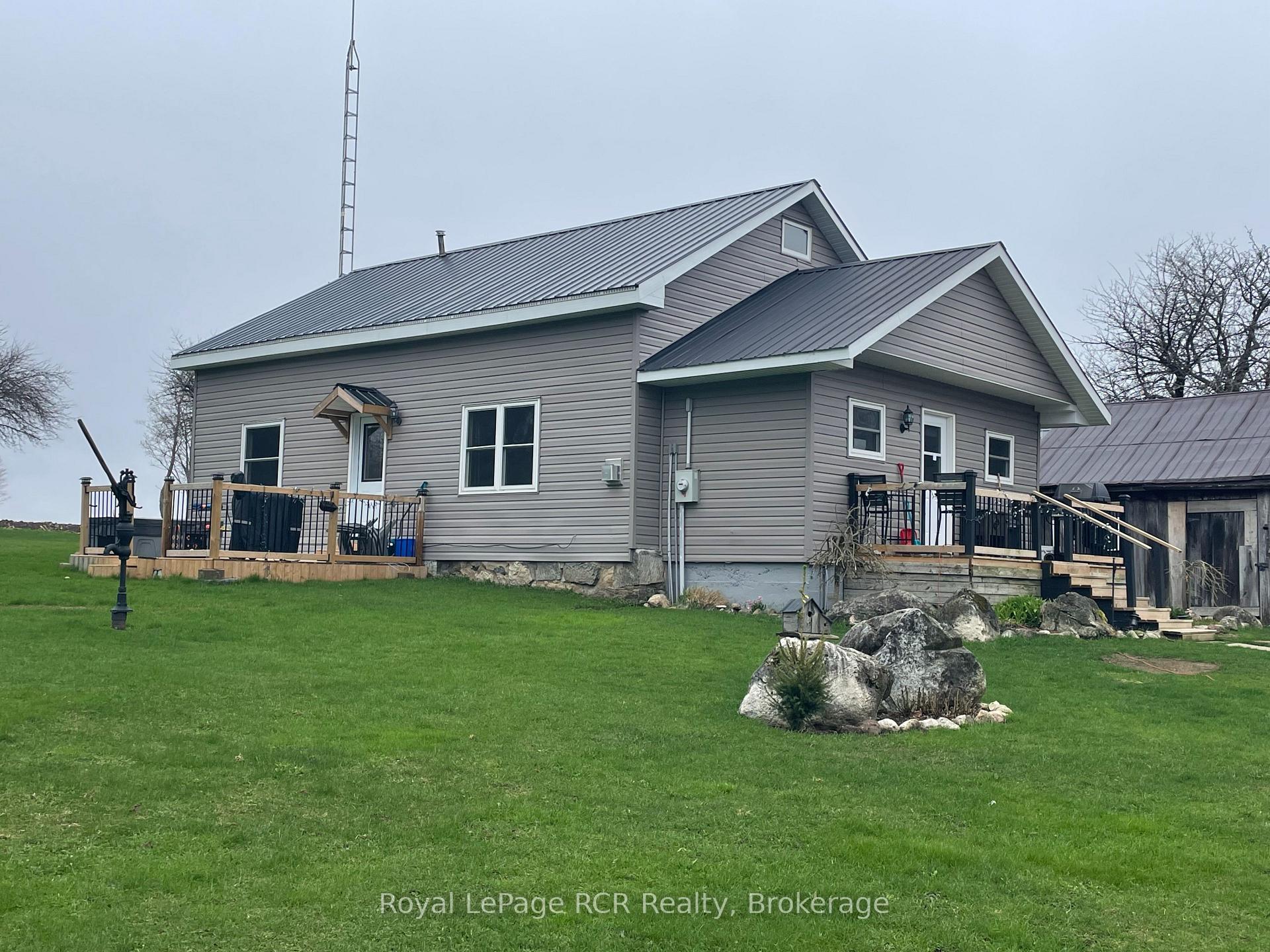 Photo 1 of 206 Crawford Road, Chatsworth — HOMEH