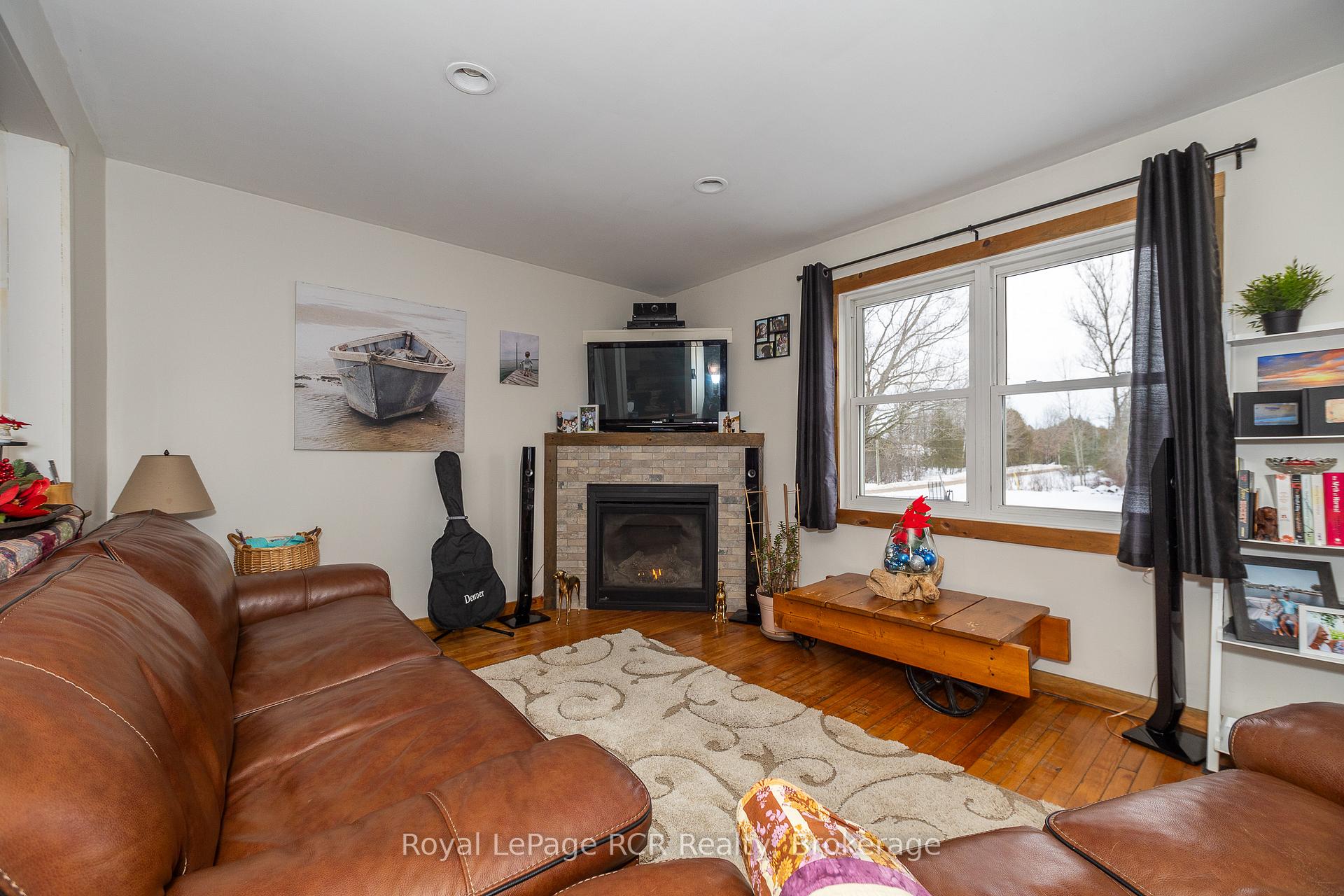 Photo 6 of 206 Crawford Road, Chatsworth — HOMEH