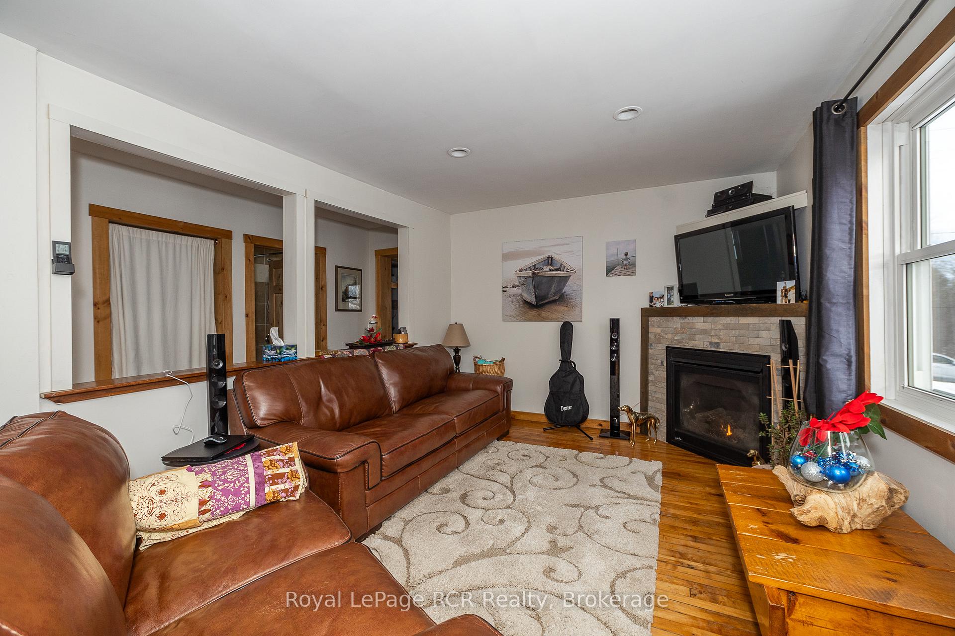 Photo 7 of 206 Crawford Road, Chatsworth — HOMEH