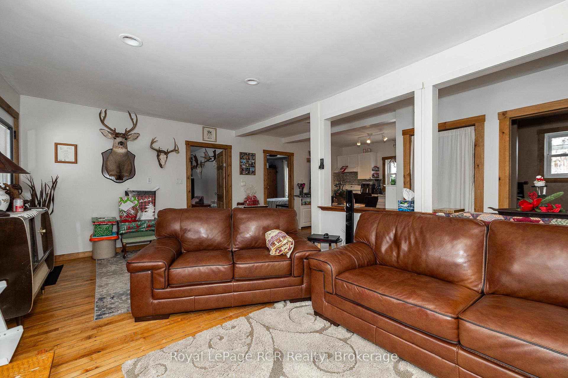 Photo 8 of 206 Crawford Road, Chatsworth — HOMEH