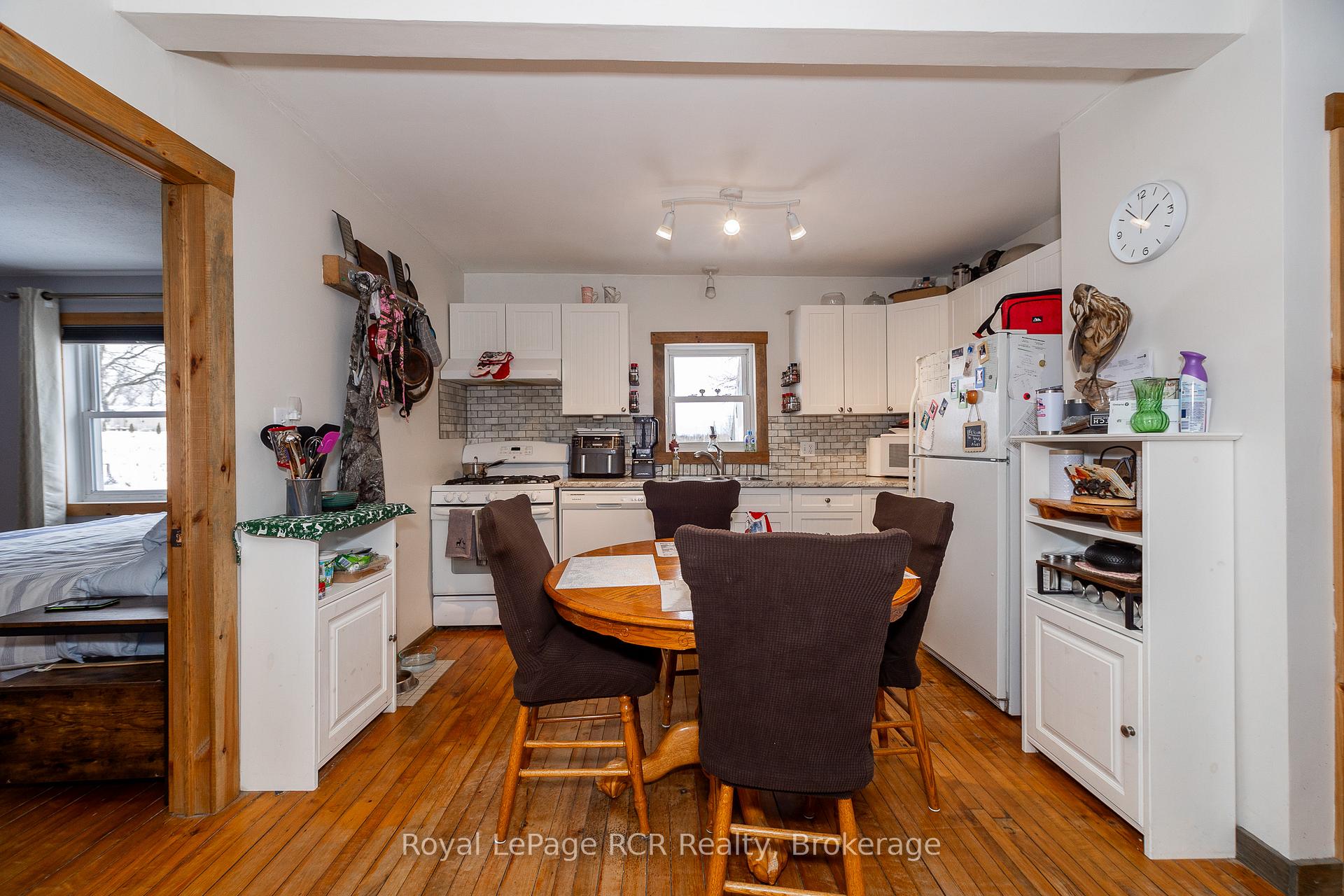 Photo 9 of 206 Crawford Road, Chatsworth — HOMEH