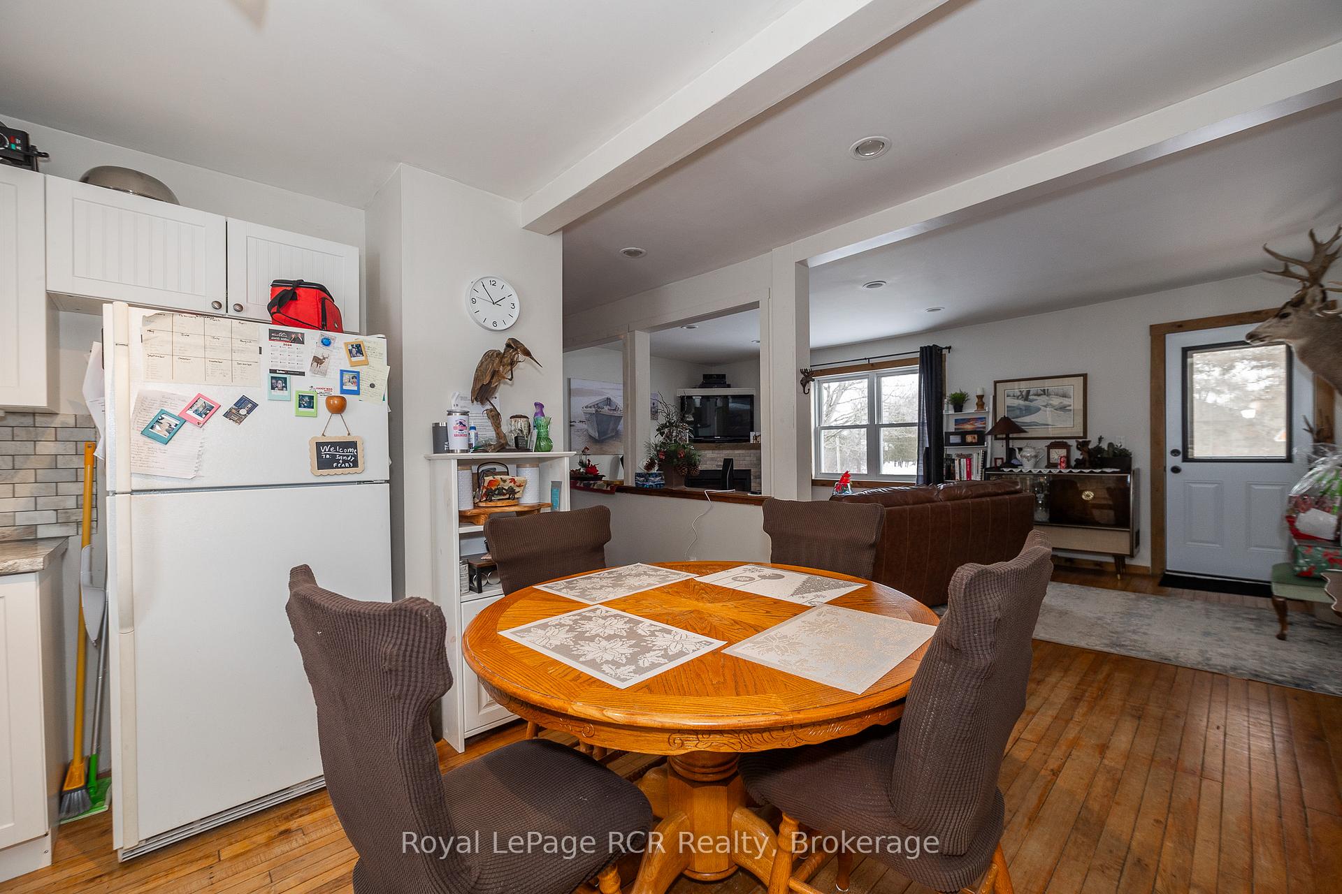 Photo 10 of 206 Crawford Road, Chatsworth — HOMEH