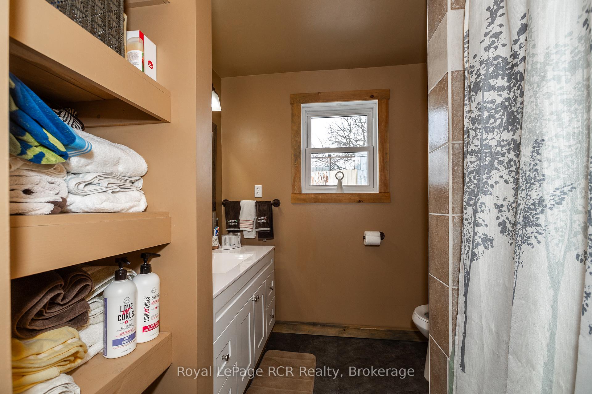 Photo 17 of 206 Crawford Road, Chatsworth — HOMEH